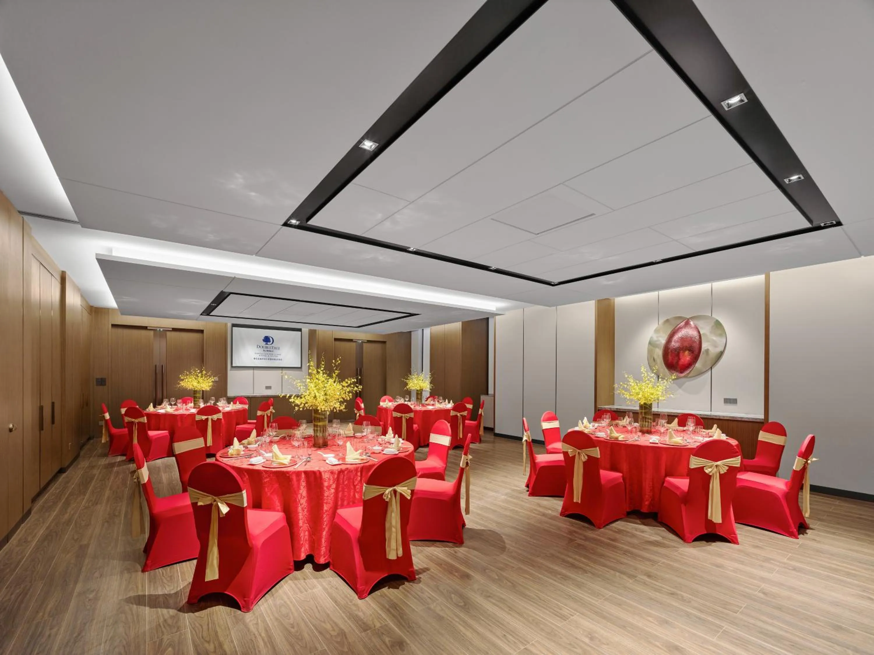 Meeting/conference room in Doubletree By Hilton Yantai Golden Coast Hotel & Suites