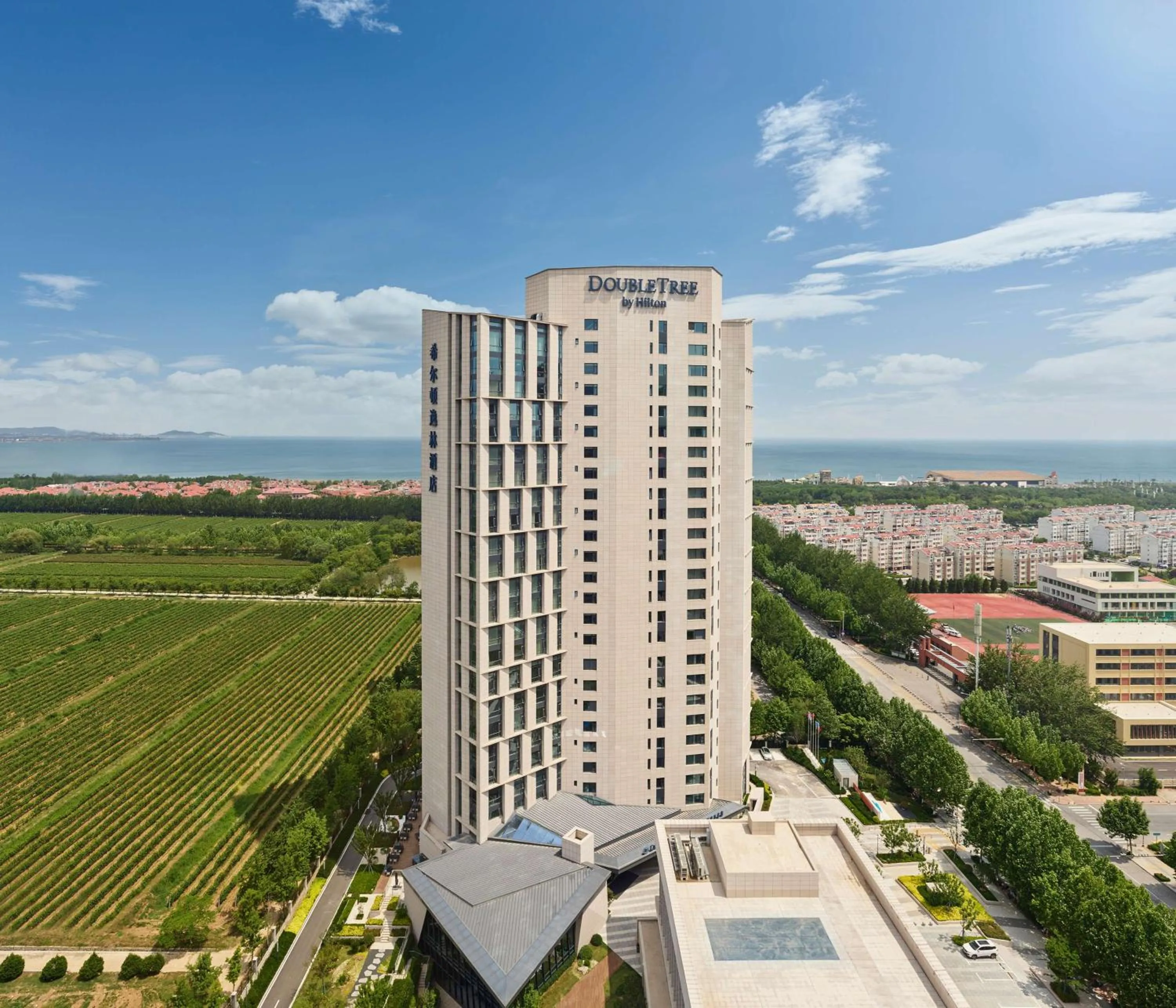 Property building in Doubletree By Hilton Yantai Golden Coast Hotel & Suites
