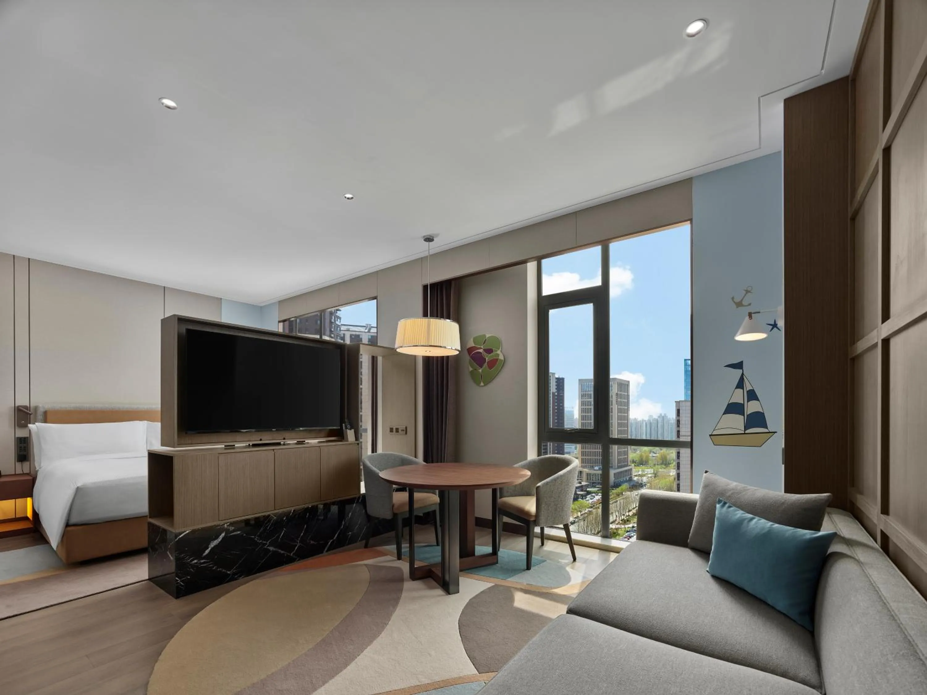 Living room, Bed in Doubletree By Hilton Yantai Golden Coast Hotel & Suites