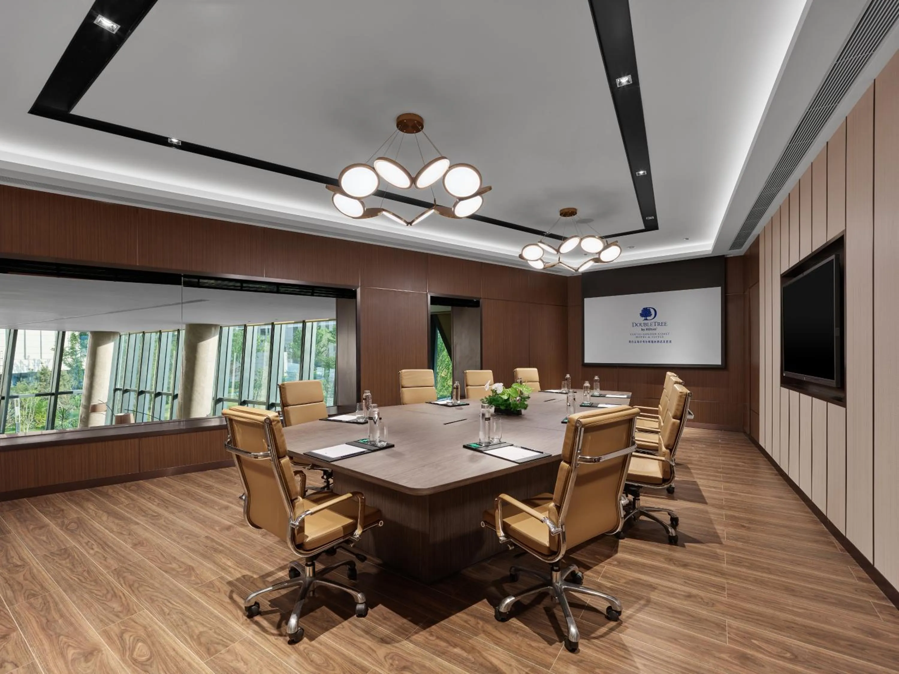 Meeting/conference room in Doubletree By Hilton Yantai Golden Coast Hotel & Suites