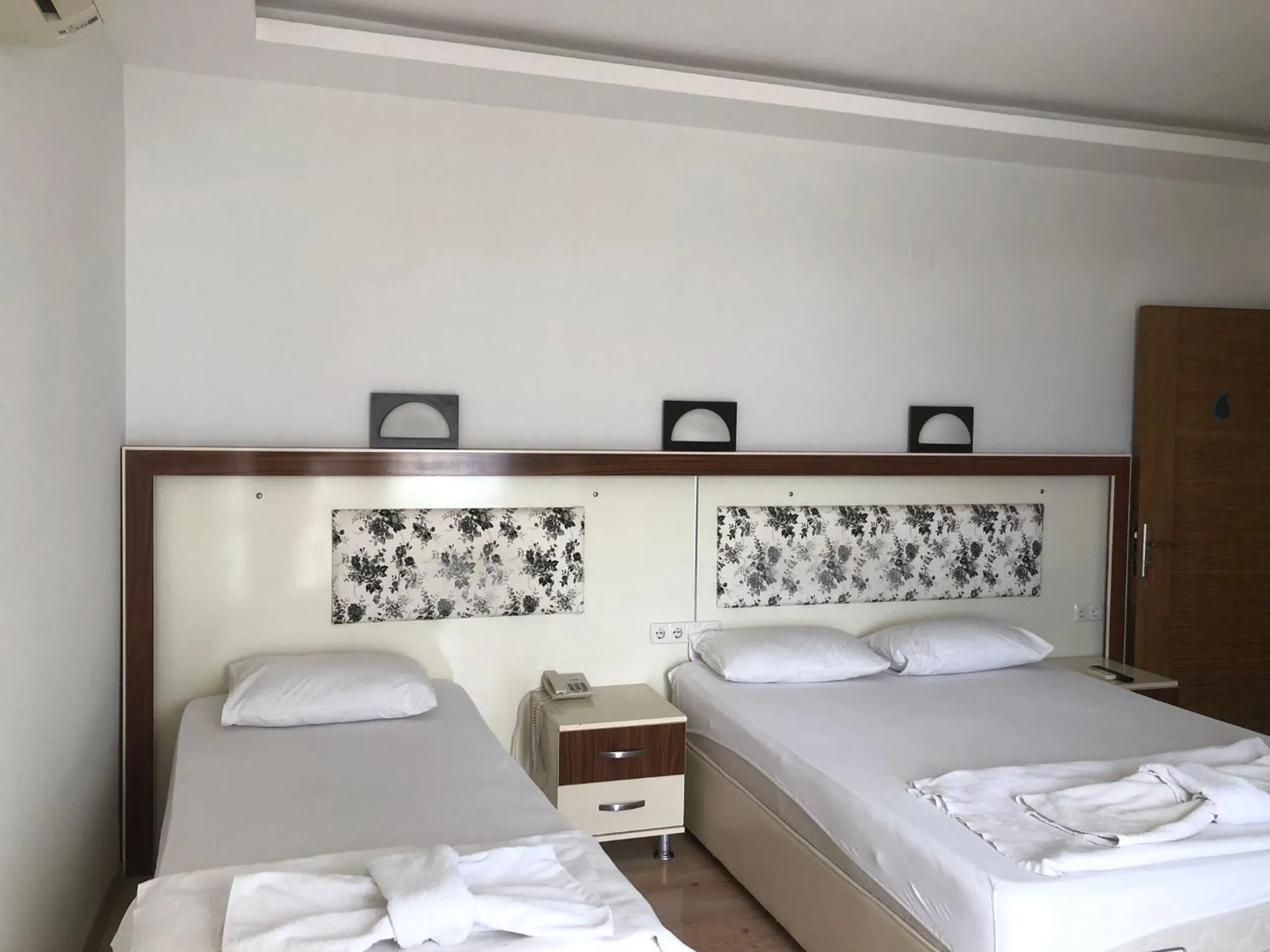 Balcony/Terrace, Bed in HOTEL YAGMUR