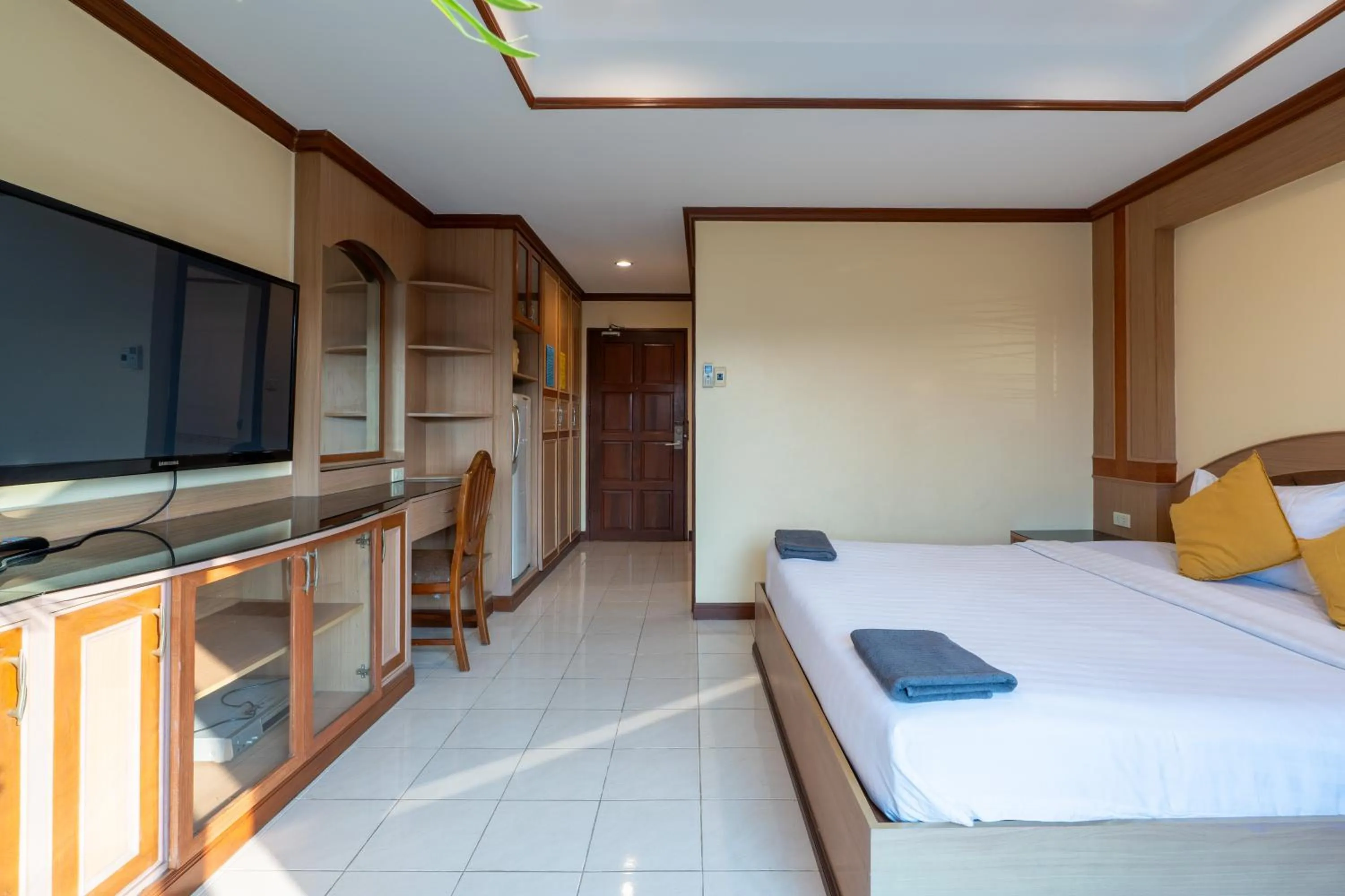 Bed in La Casa South Pattaya Hotel