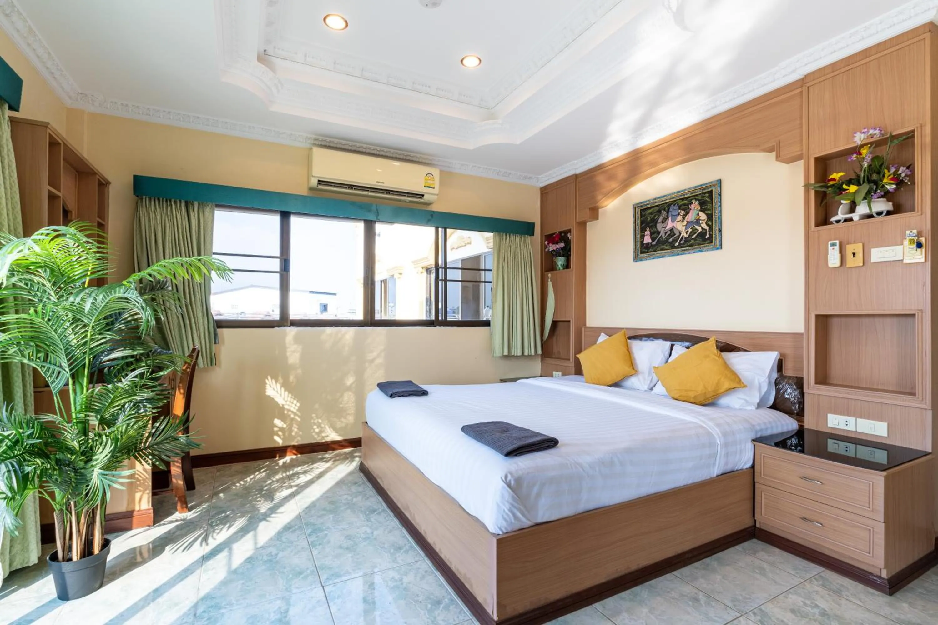 Bed in La Casa South Pattaya Hotel