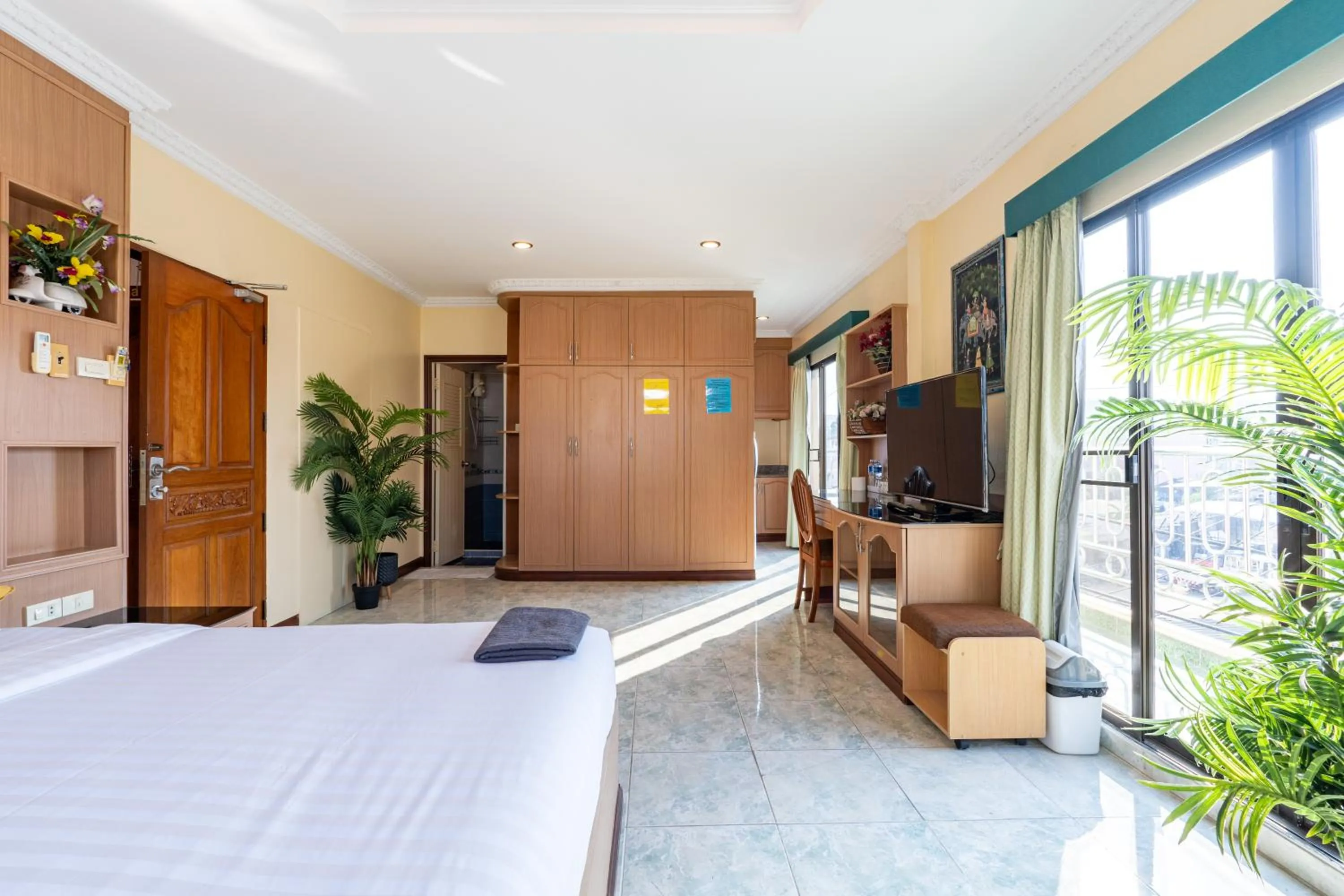 Bed in La Casa South Pattaya Hotel