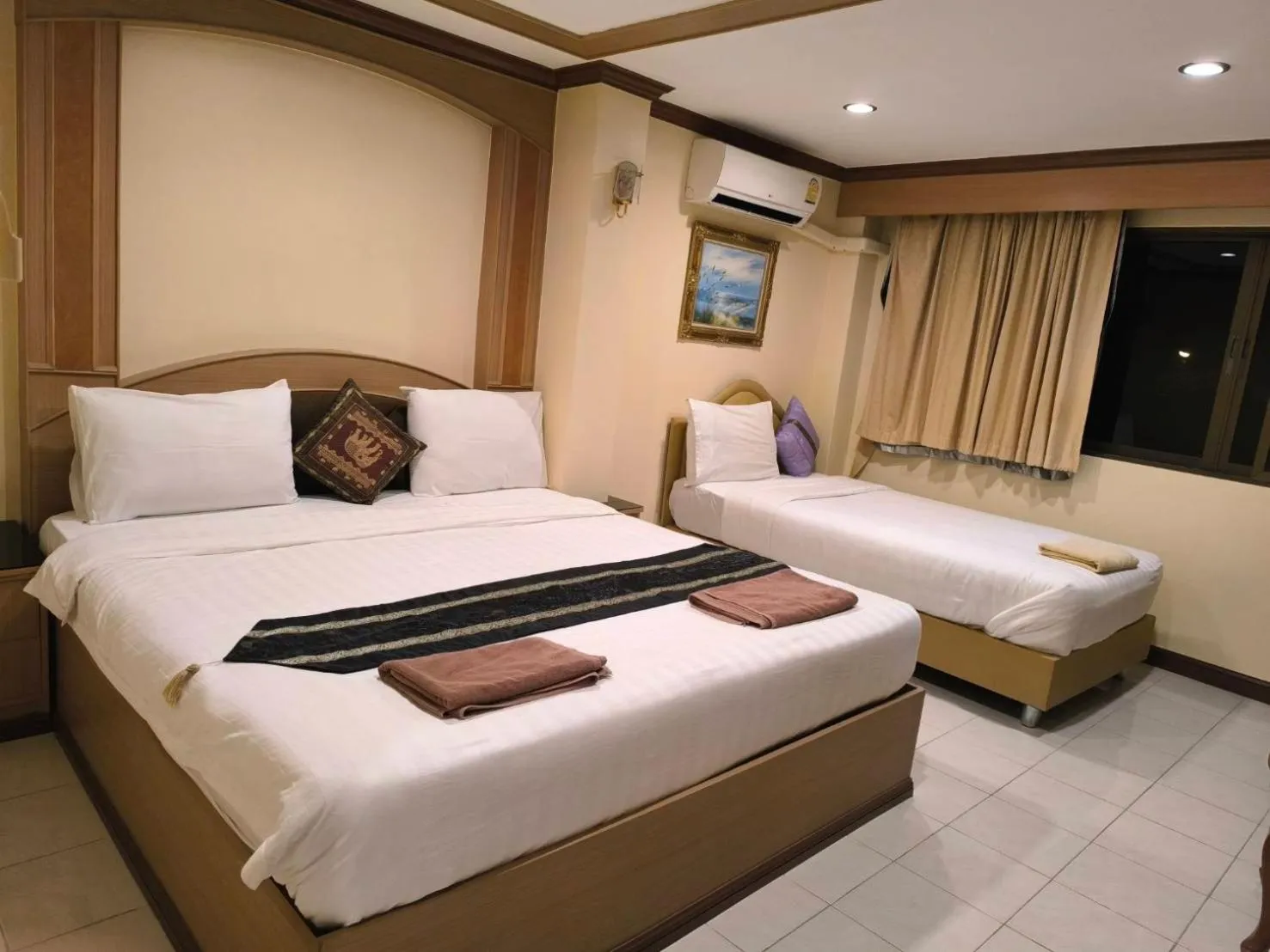 Bed in La Casa South Pattaya Hotel