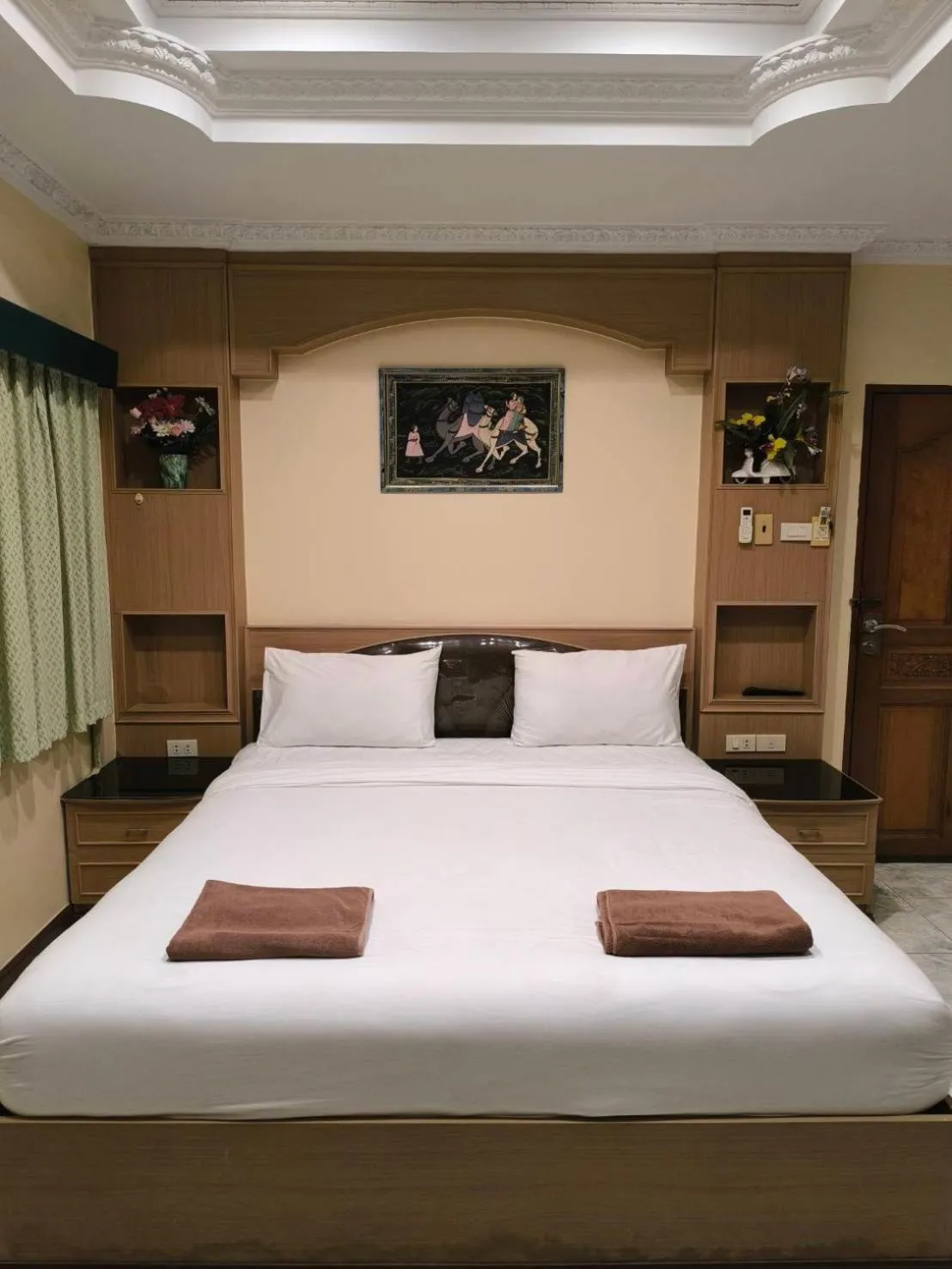 Bed in La Casa South Pattaya Hotel