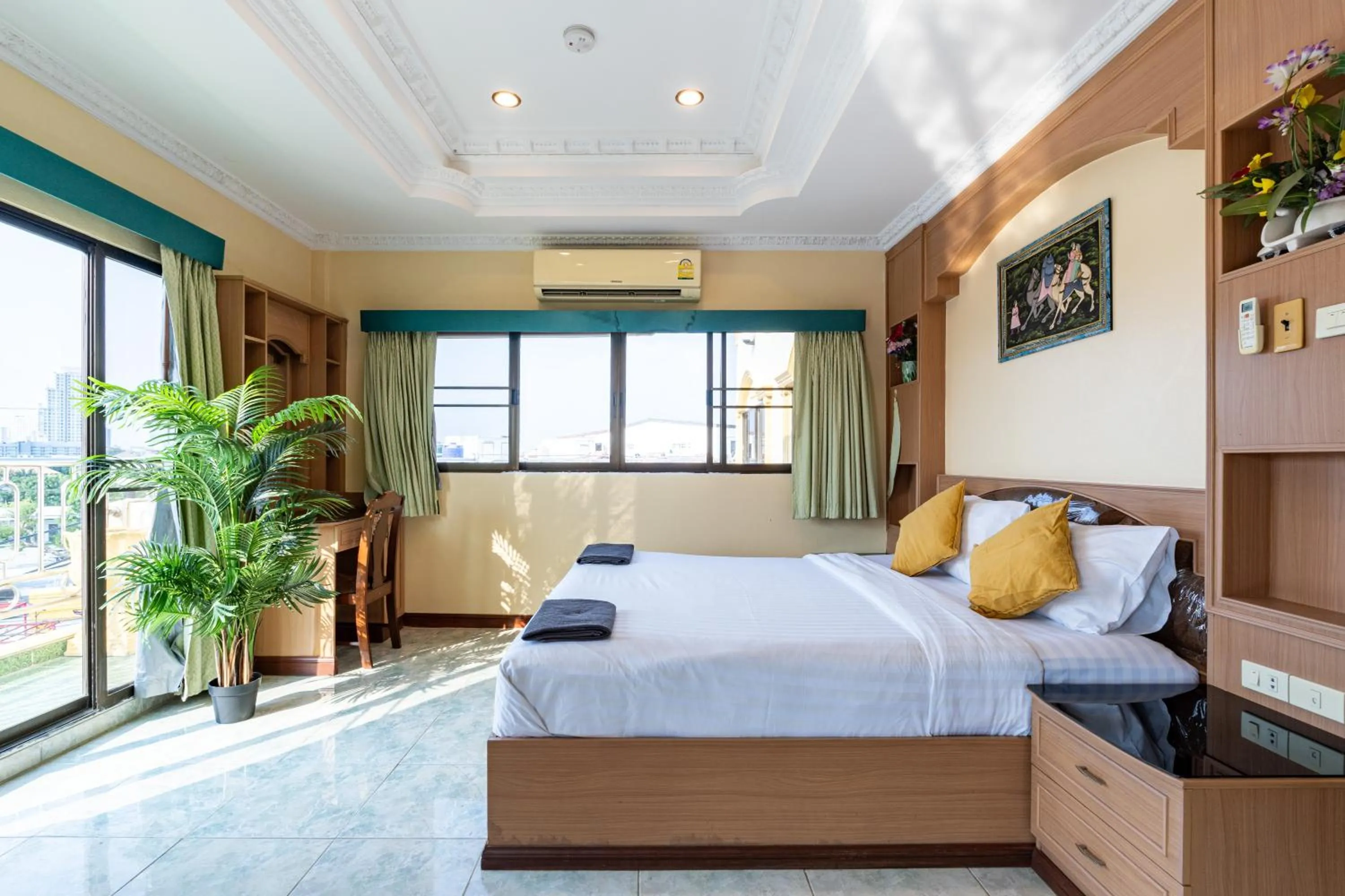 Bed in La Casa South Pattaya Hotel