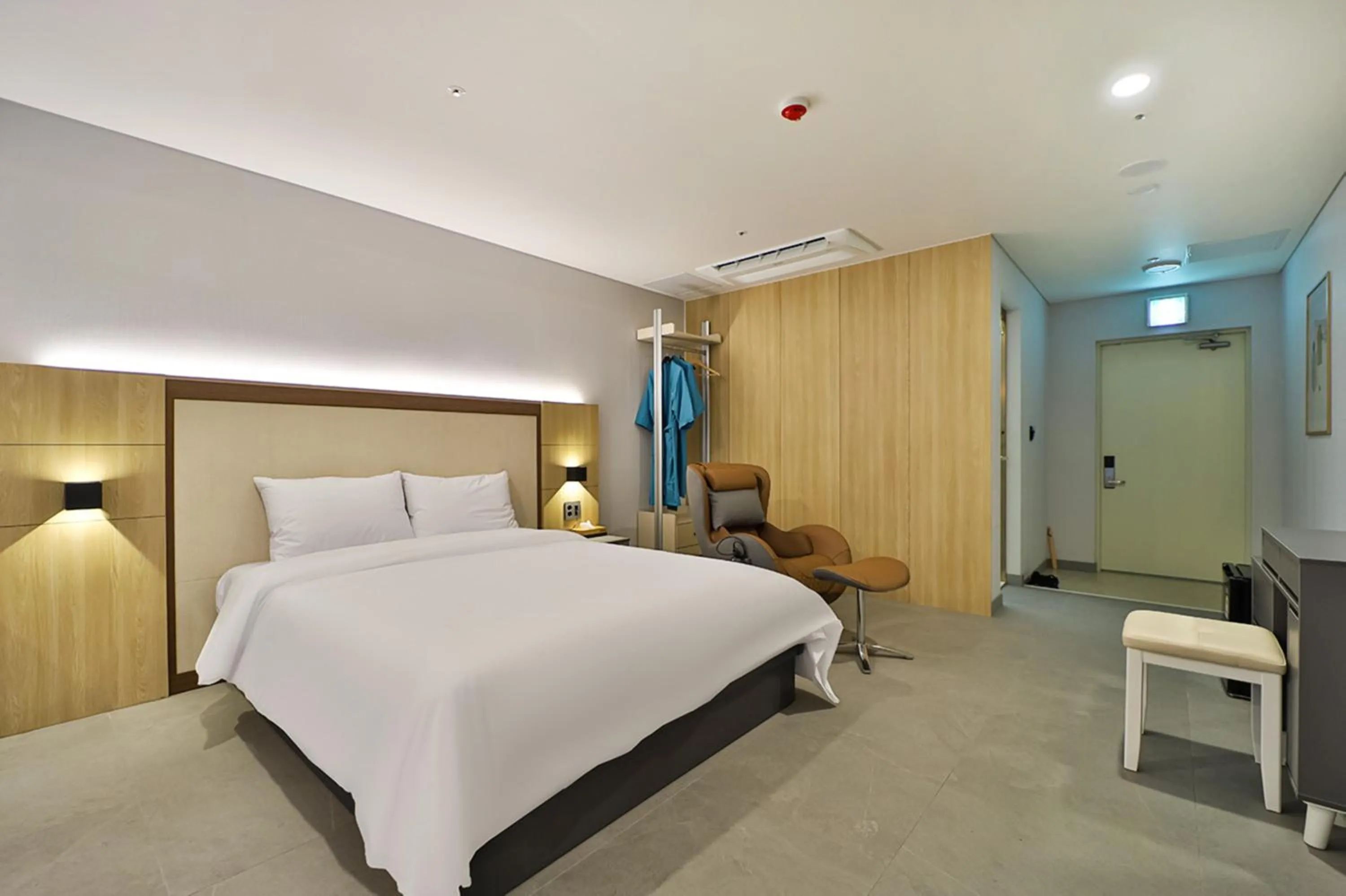 Bed in Gimhae City Hotel