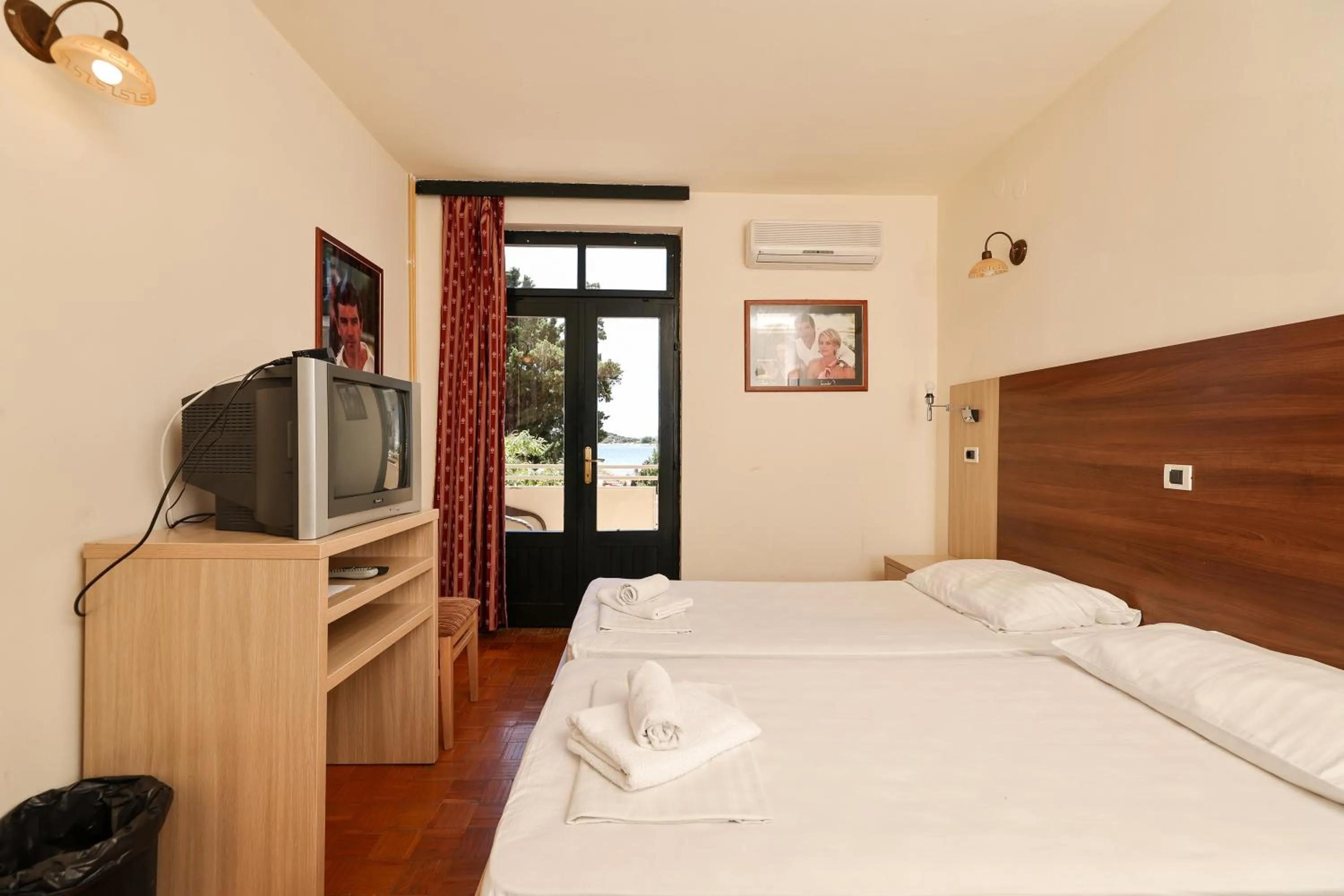 Bed in Tribunia Beach Hotel