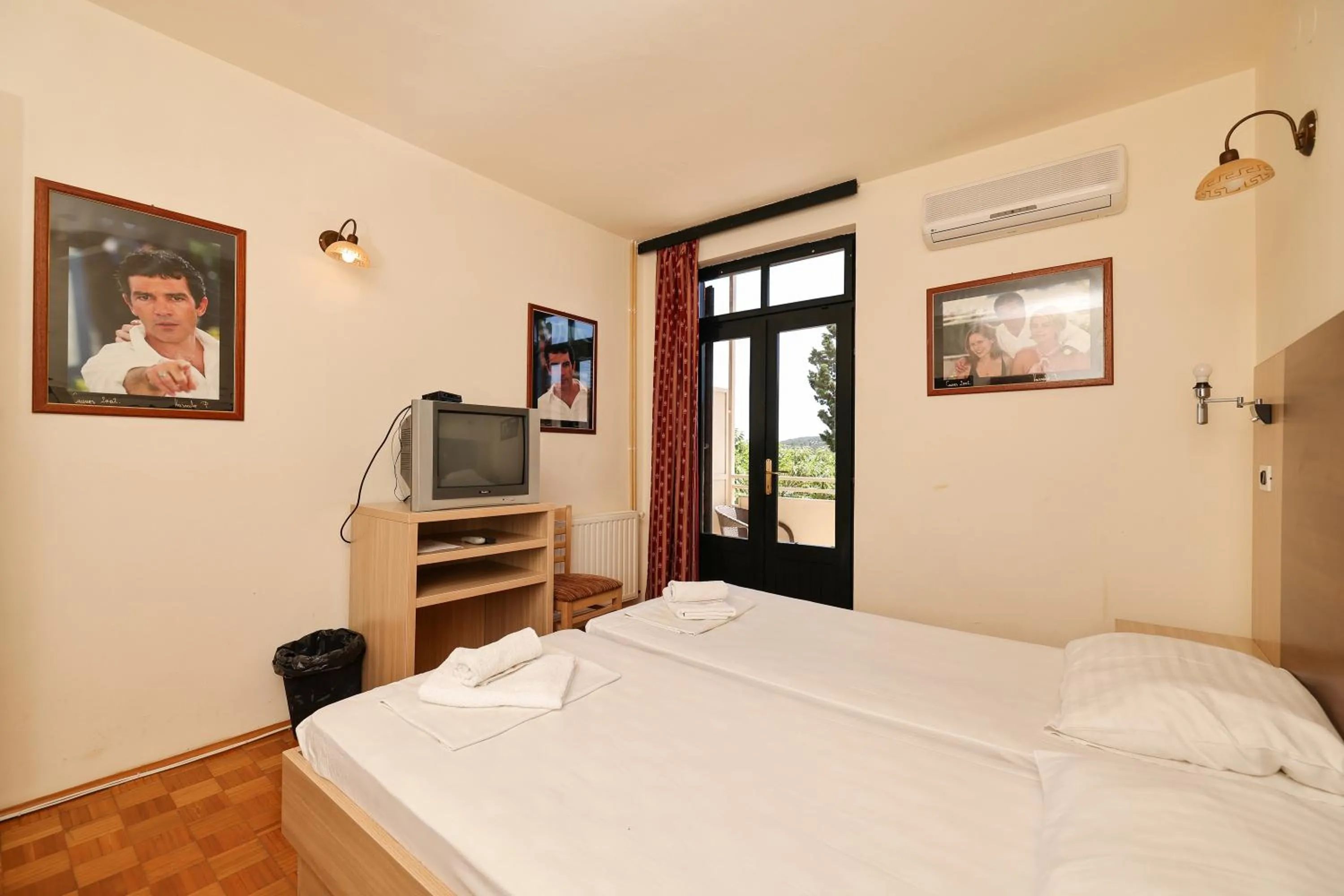 Bed in Tribunia Beach Hotel