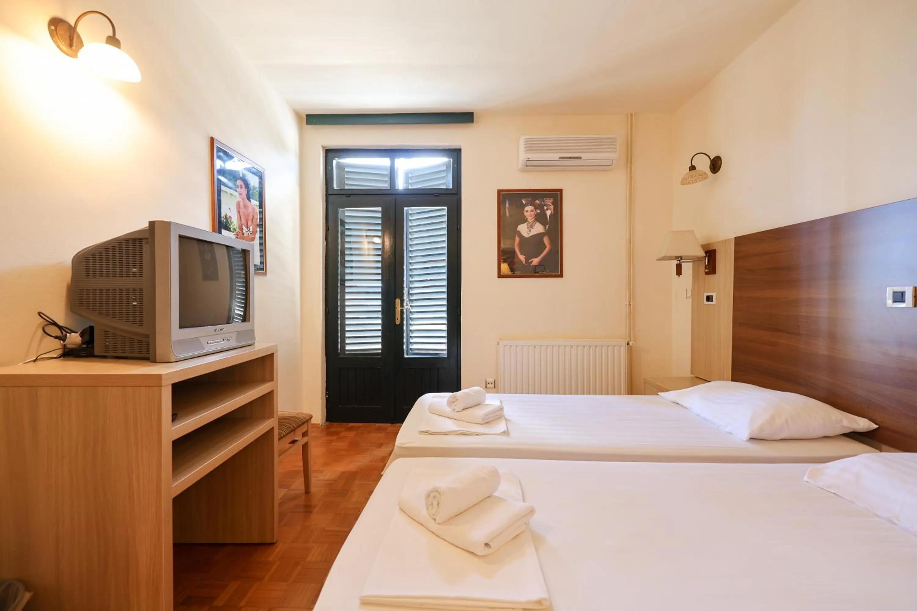 Bed in Tribunia Beach Hotel