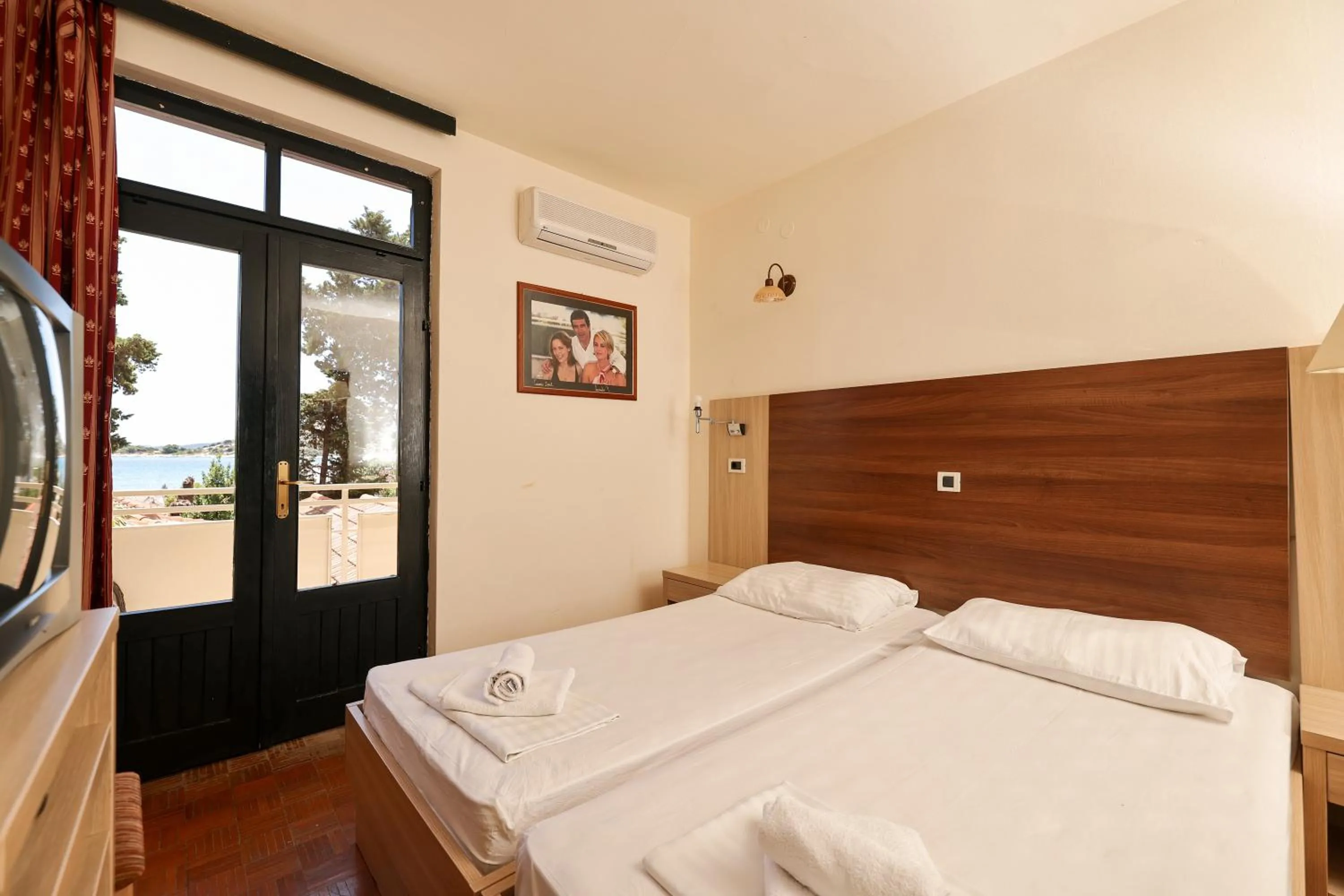 Bed in Tribunia Beach Hotel