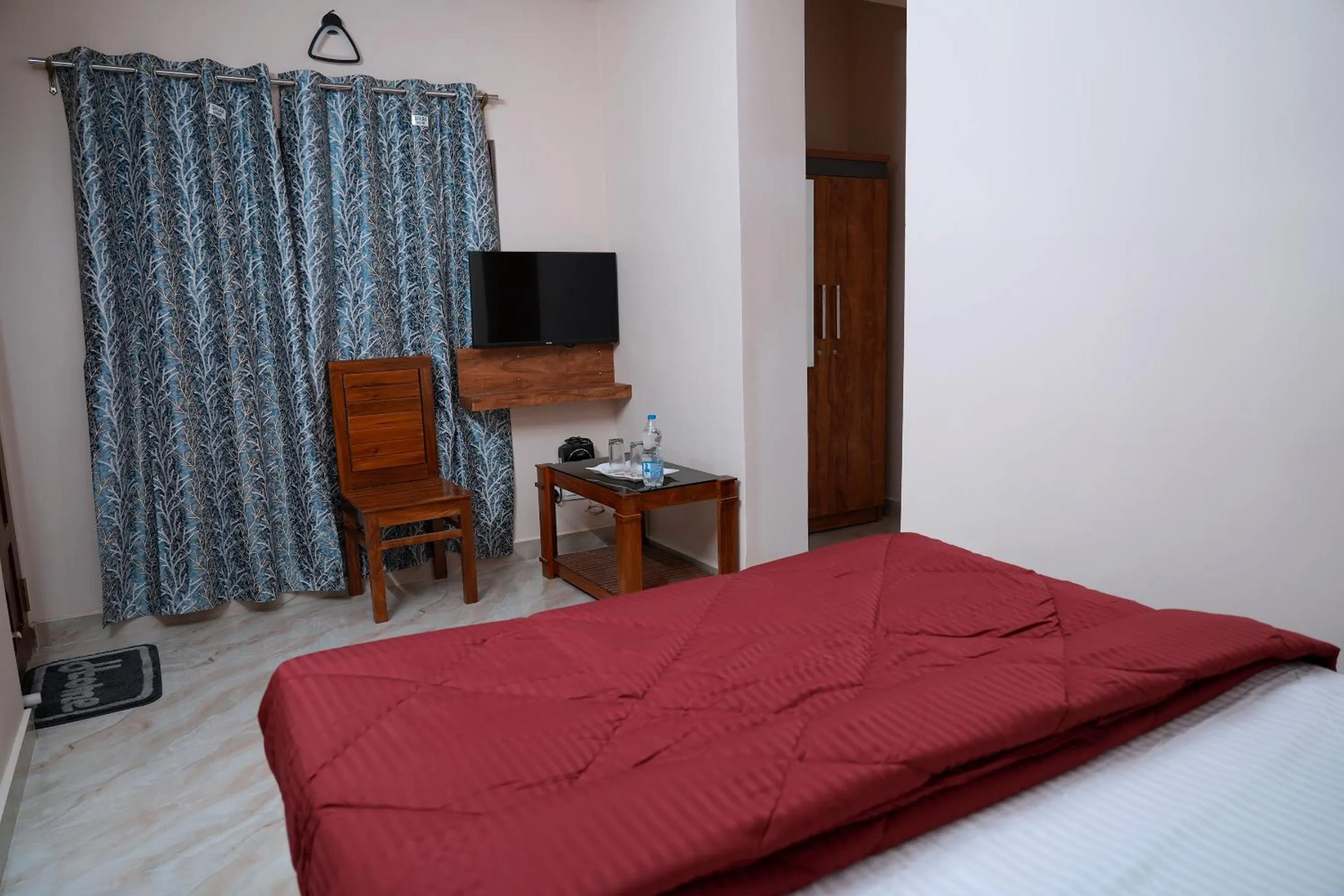 Communal lounge/ TV room, Bed in HILL PALACE RESIDENCY COORG