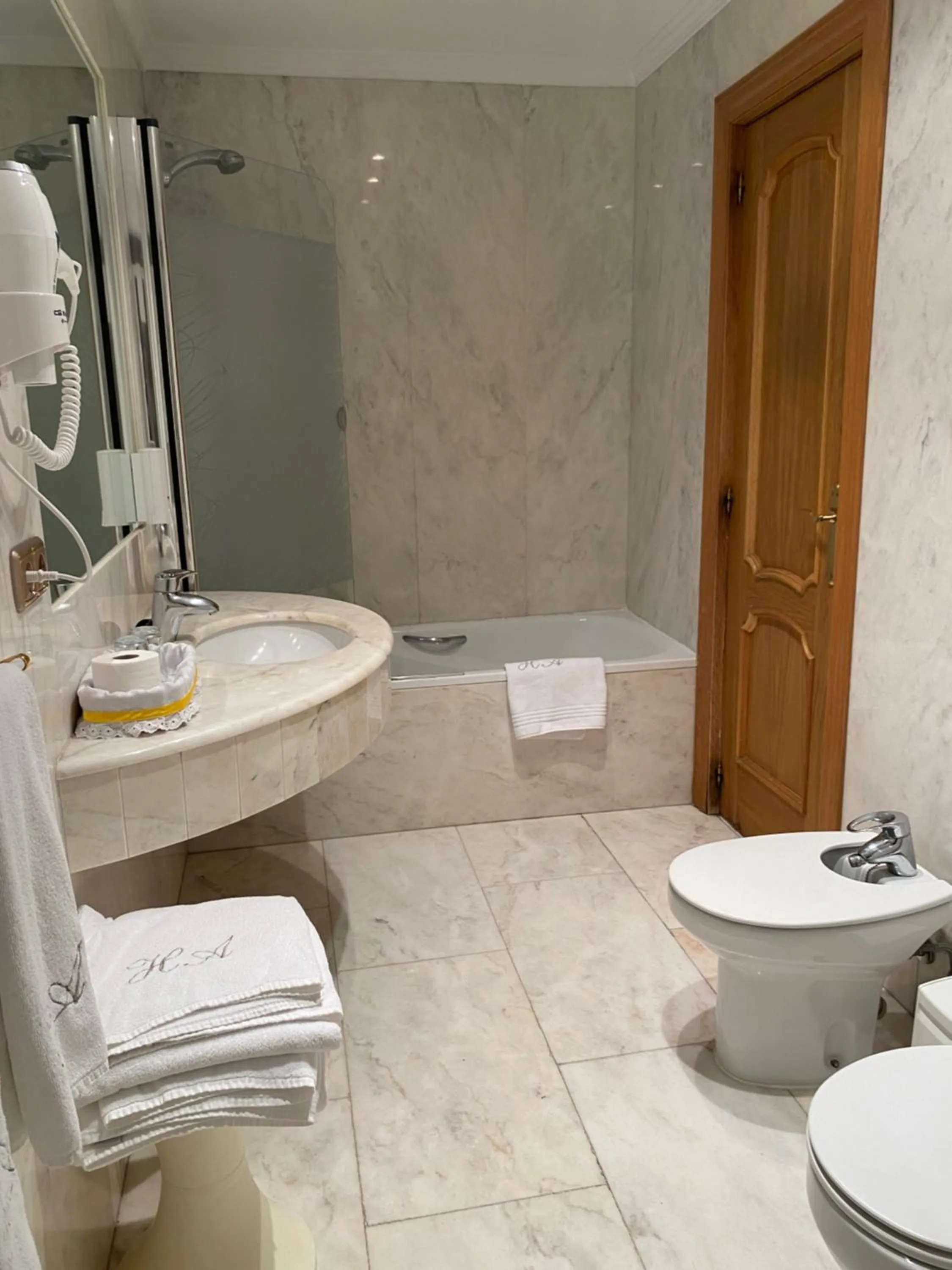 Bathroom in Hotel Aranda