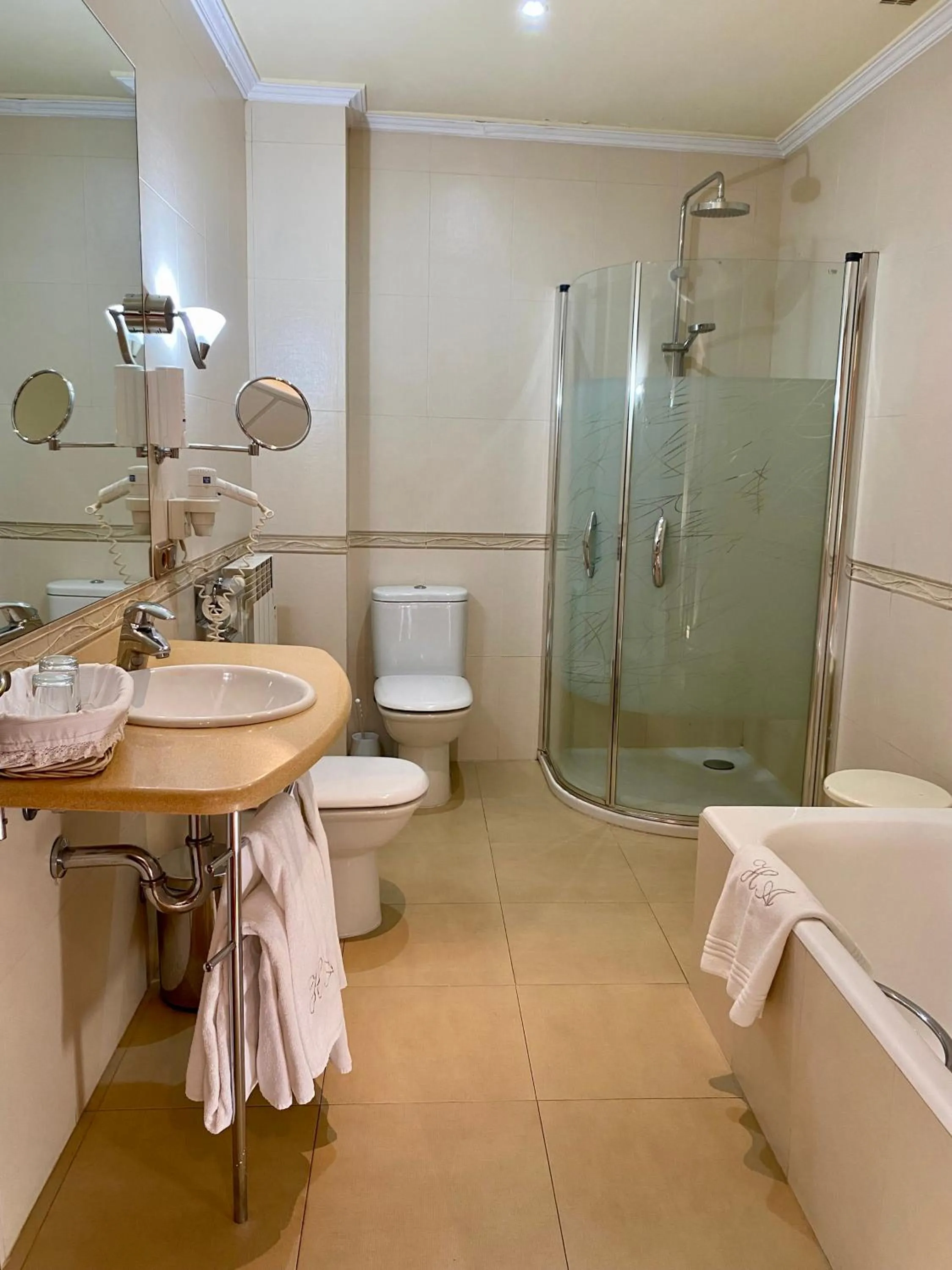 Bathroom in Hotel Aranda