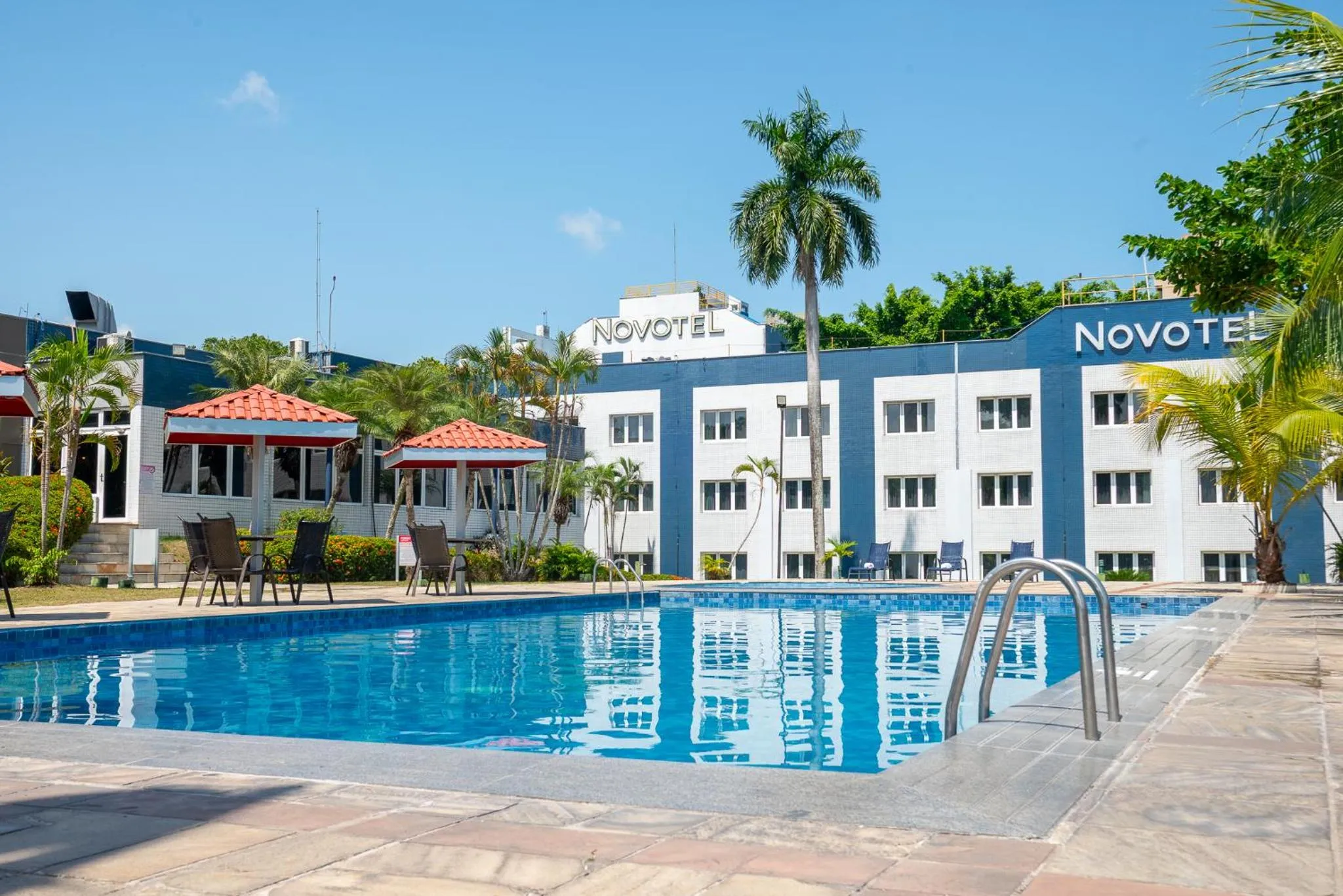 Swimming pool in Novotel Manaus