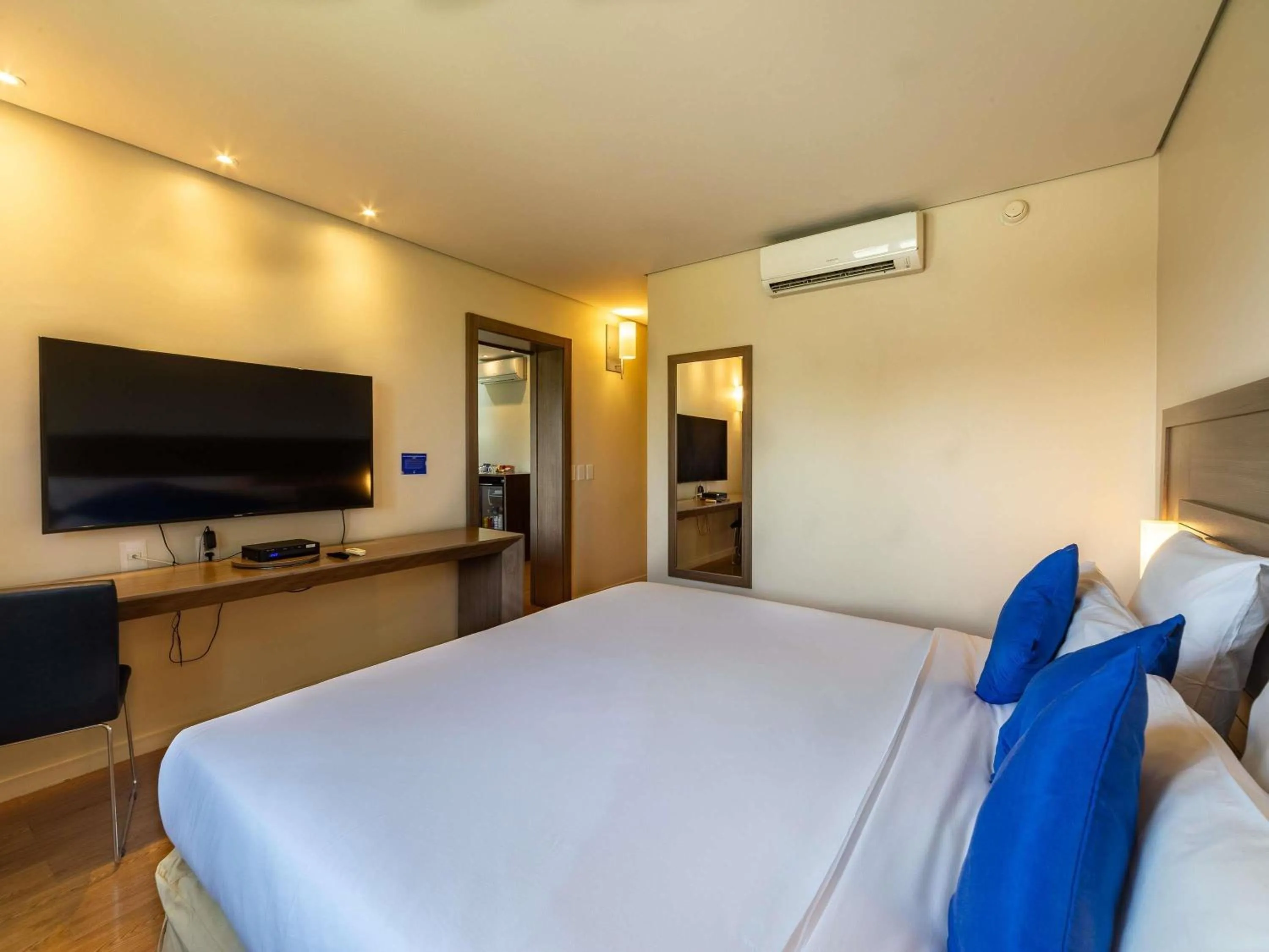 Bedroom, Bed in Novotel Manaus