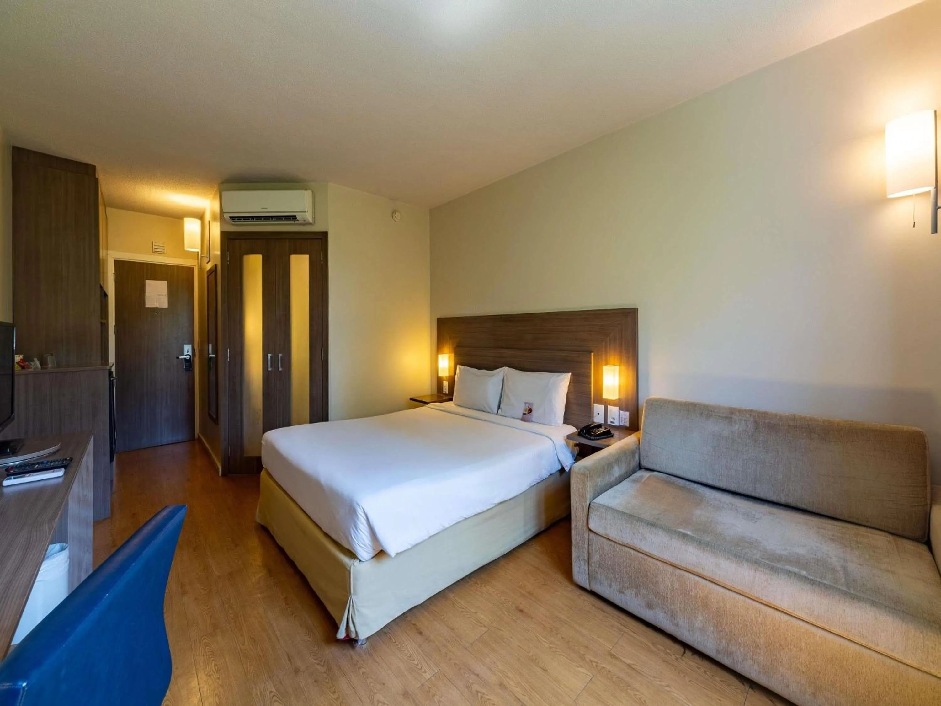 Bedroom, Bed in Novotel Manaus