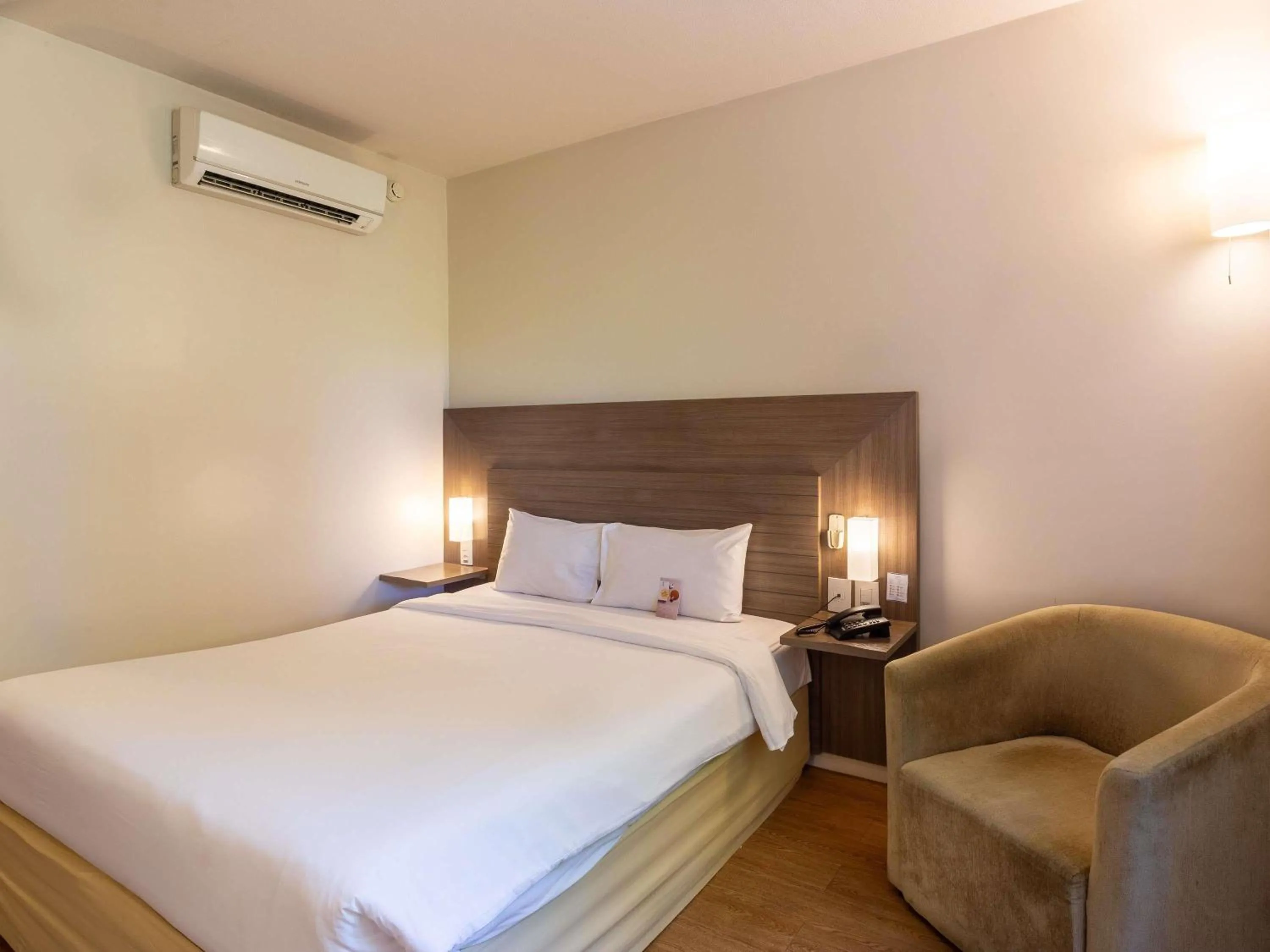 Bedroom, Bed in Novotel Manaus