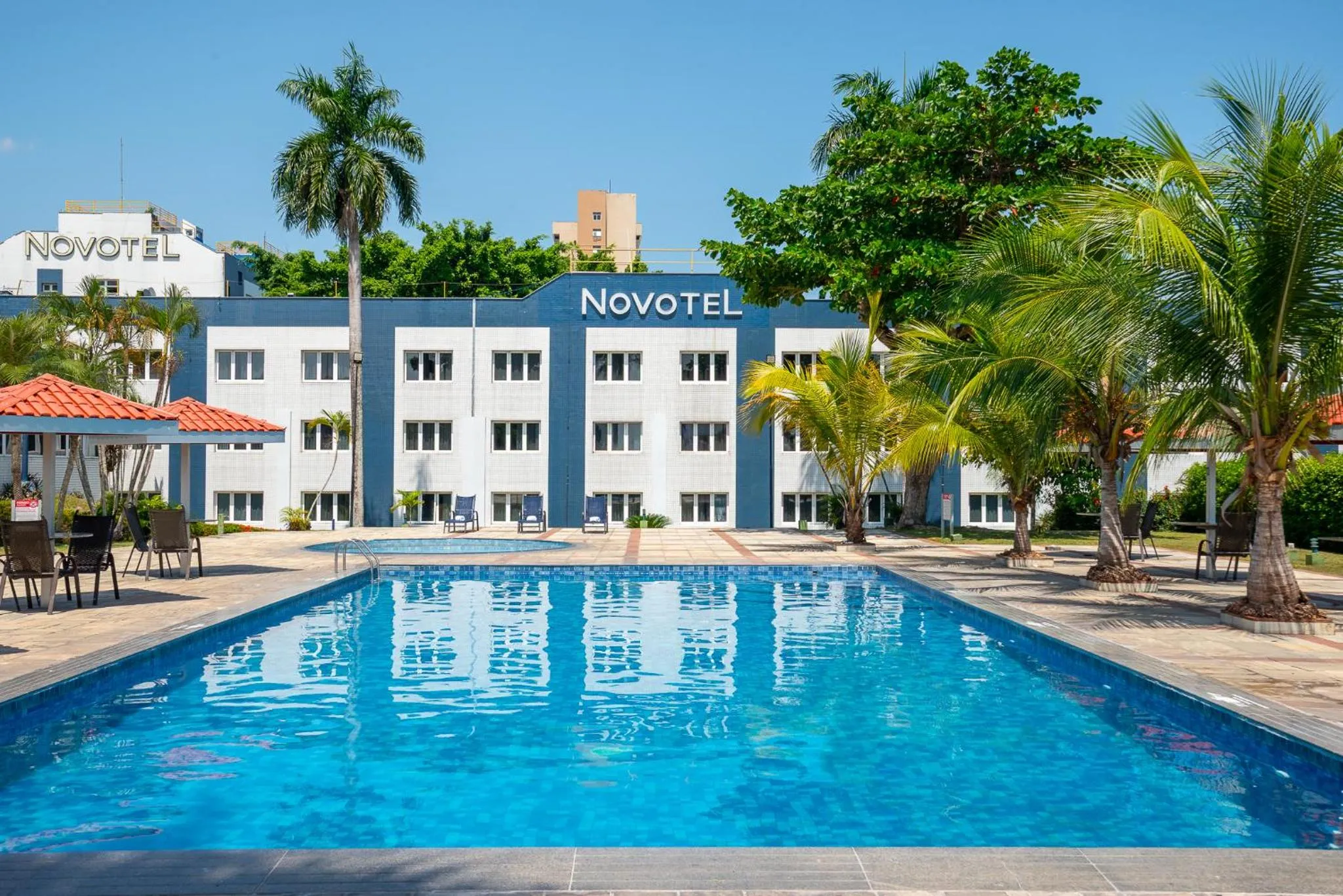 Swimming pool in Novotel Manaus