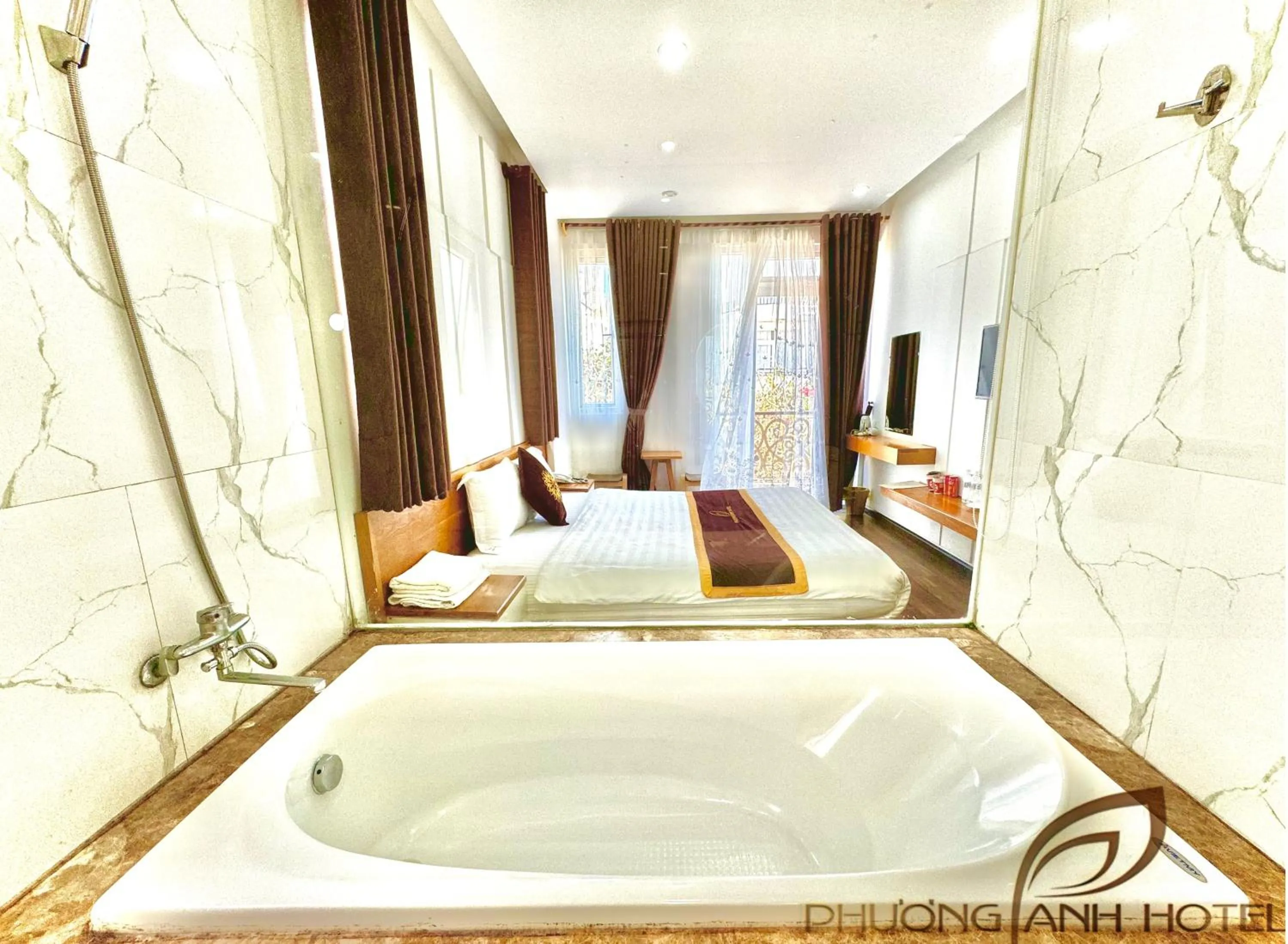 Shower, Bed in Phương Anh Valley Hotel
