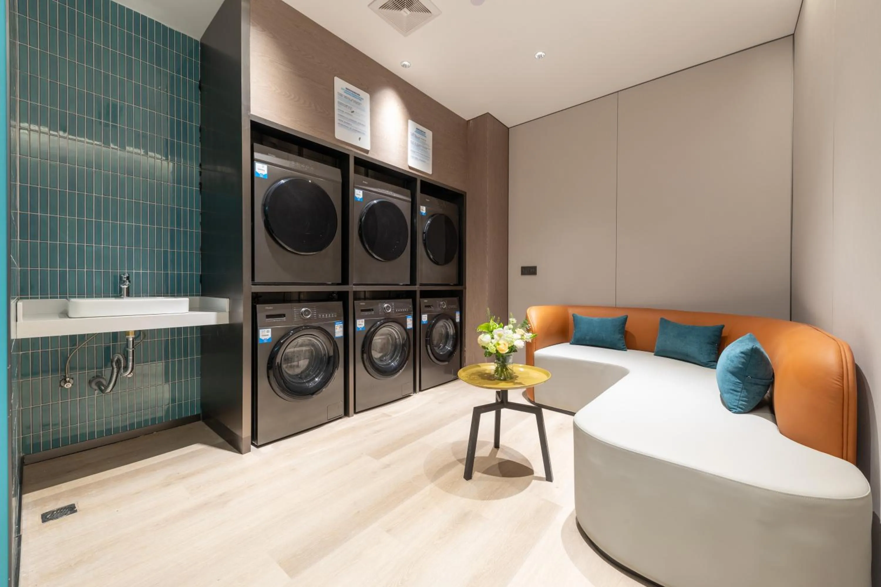 washing machine in Holiday Inn Express Changfeng Park