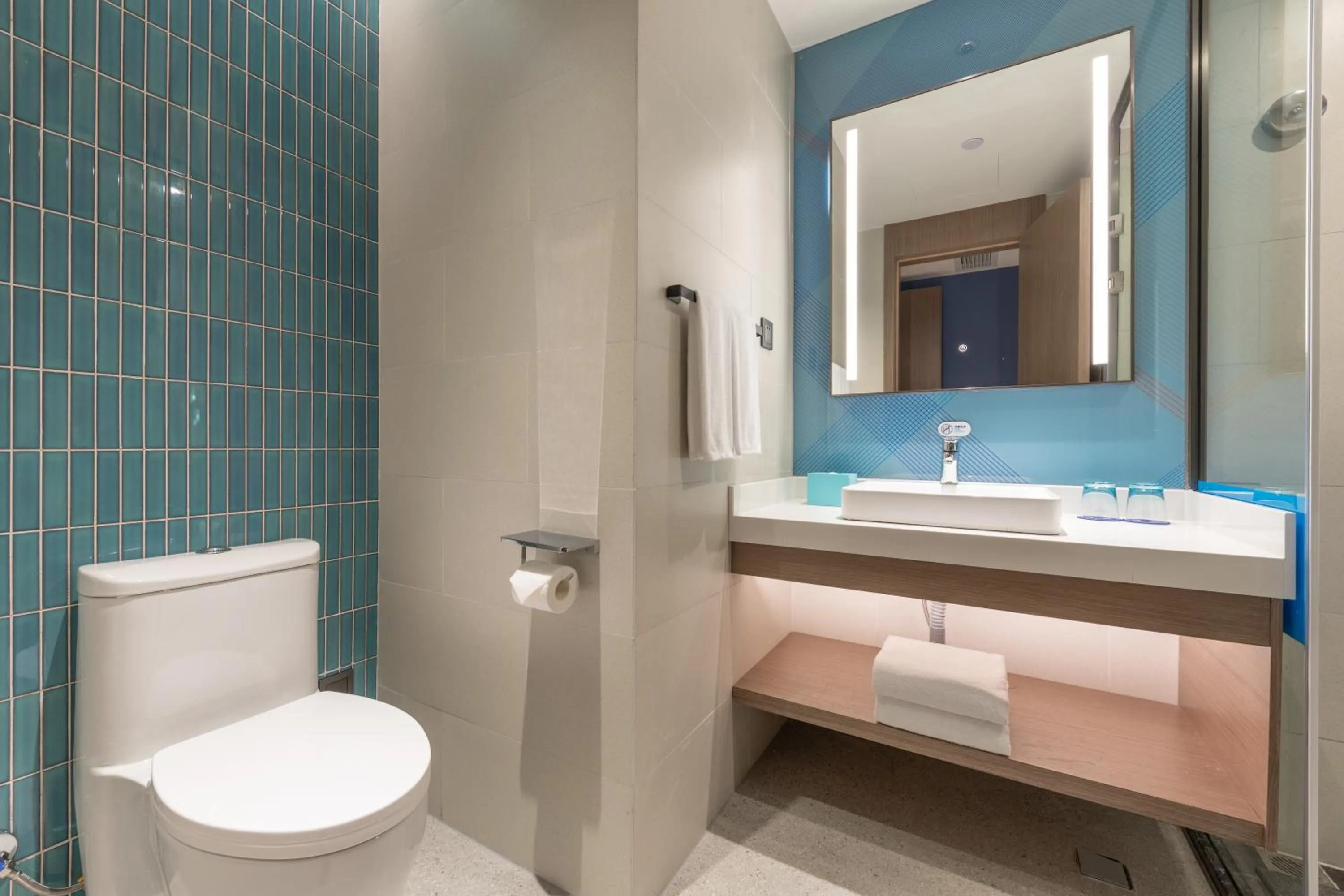 Toilet in Holiday Inn Express Changfeng Park