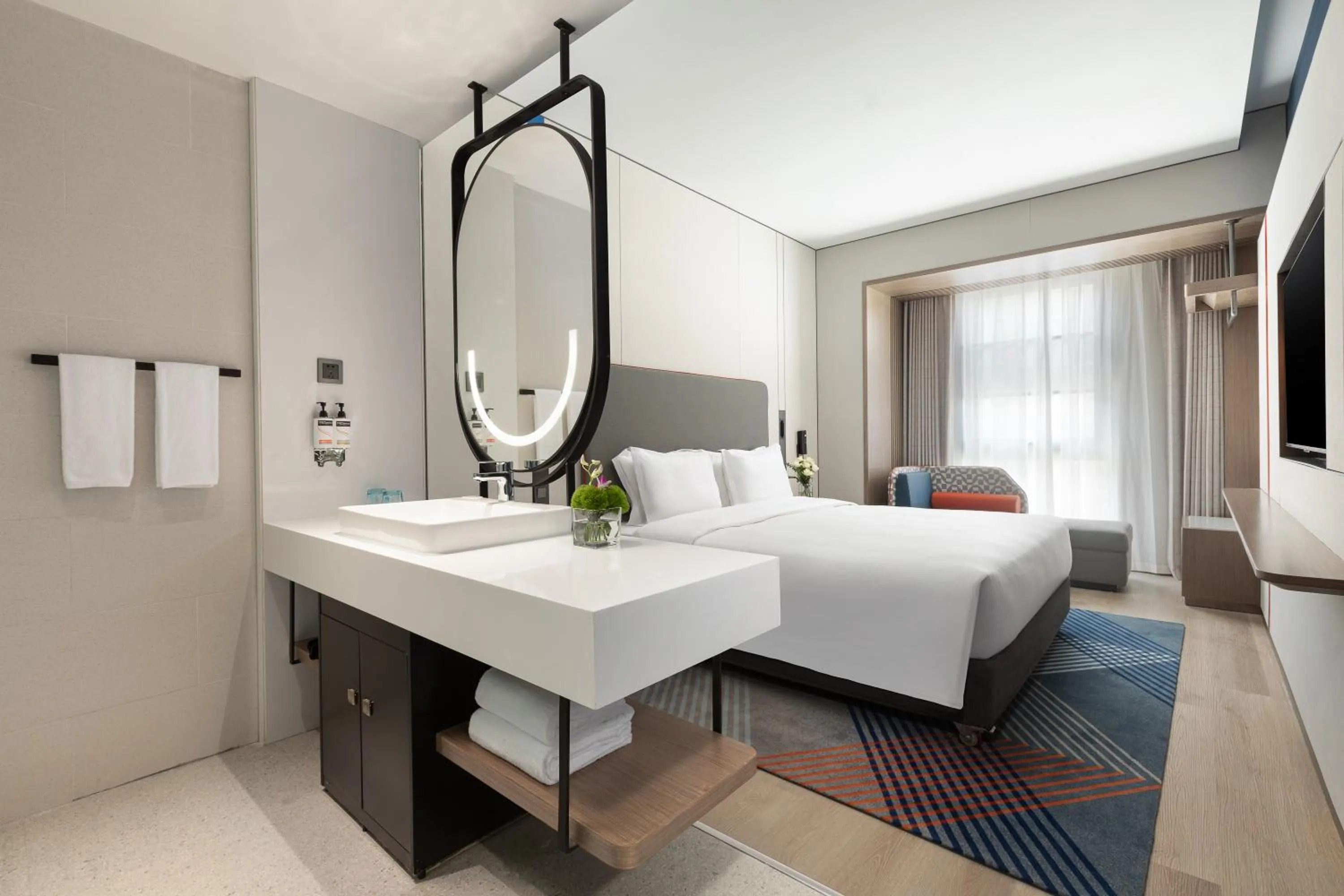 Bathroom, Bed in Holiday Inn Express Changfeng Park