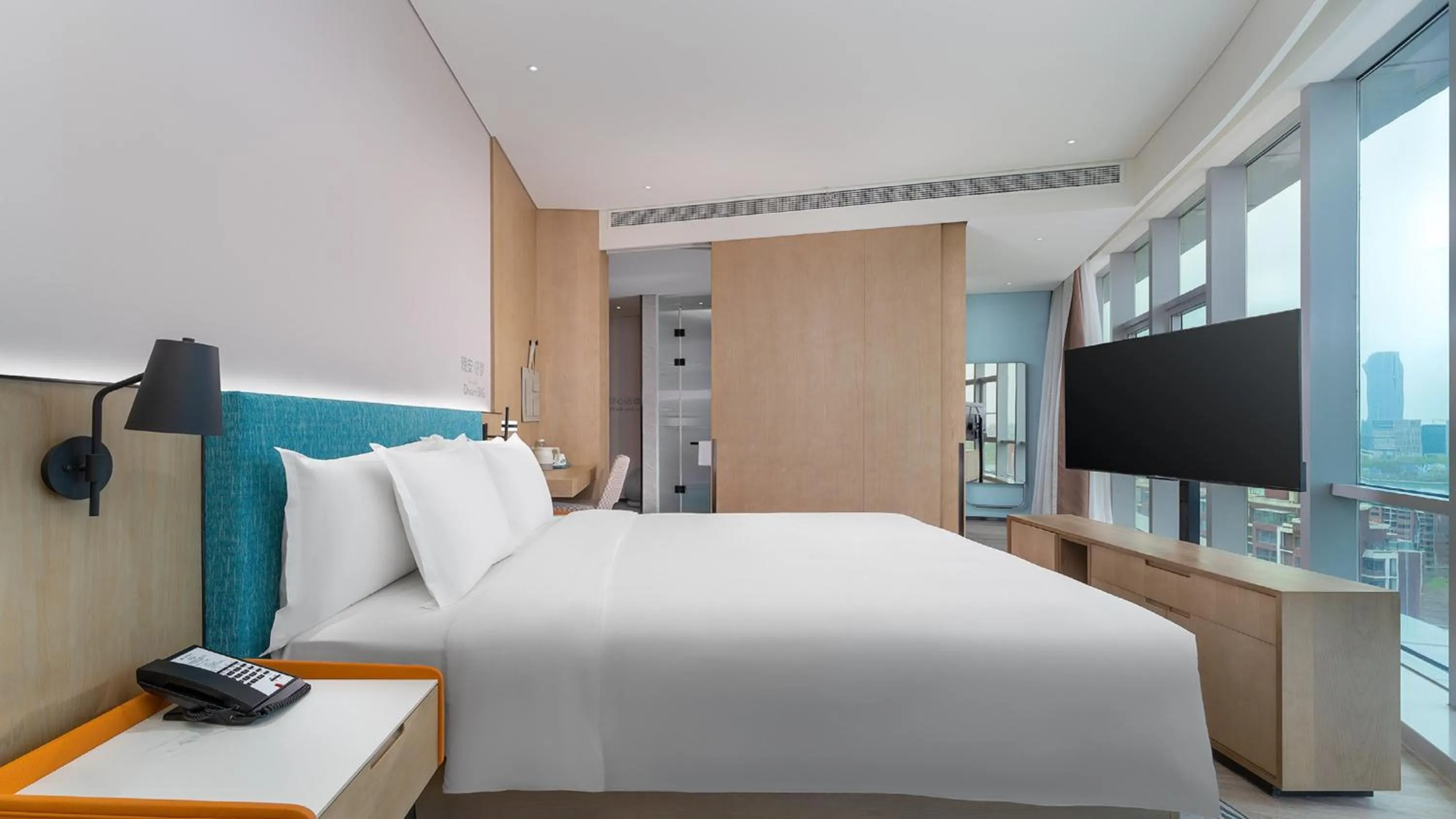 Photo of the whole room, Bed in EVEN Hotel Yinchuan Yuehai by IHG