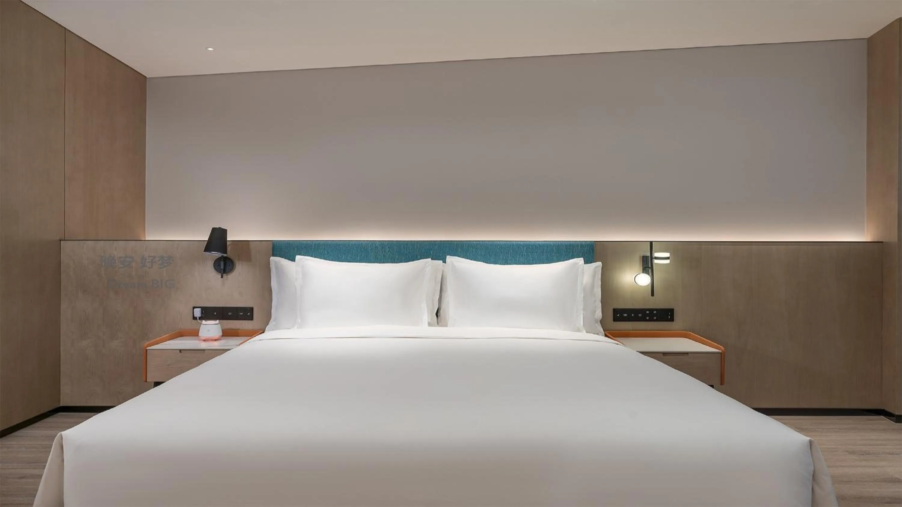 Photo of the whole room, Bed in EVEN Hotel Yinchuan Yuehai by IHG