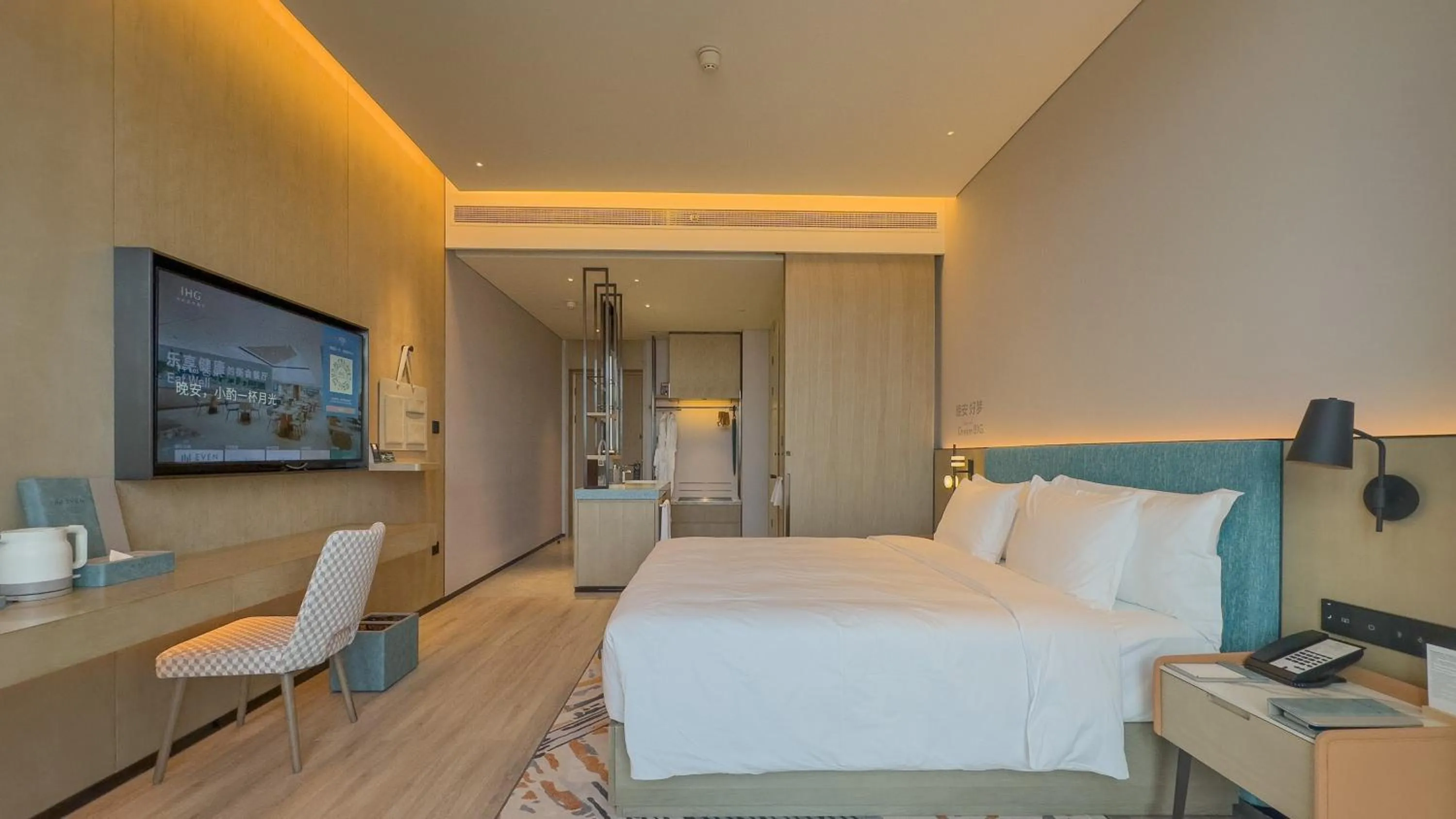 Photo of the whole room, Bed in EVEN Hotel Yinchuan Yuehai by IHG