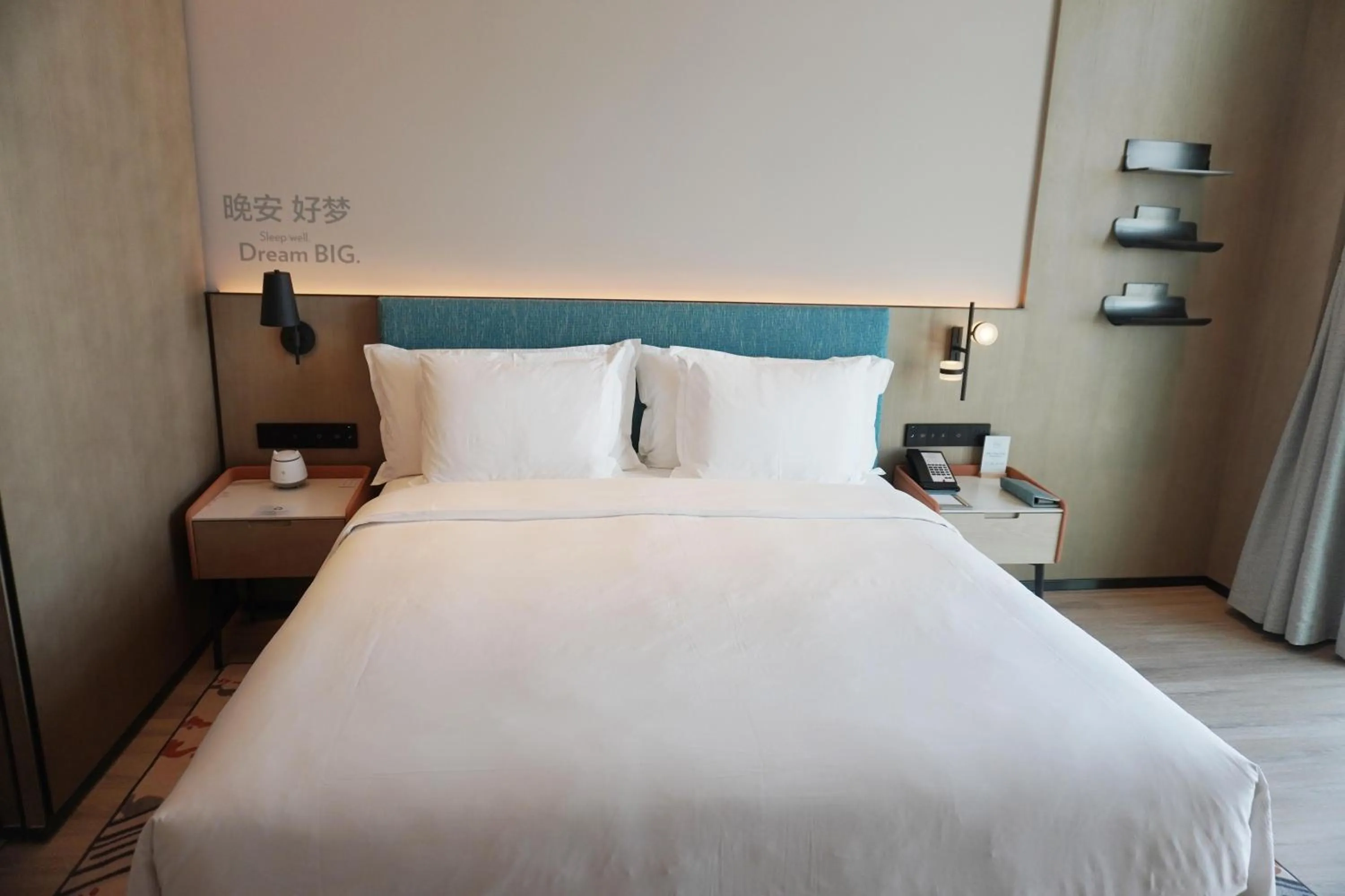 Property building, Bed in EVEN Hotel Yinchuan Yuehai by IHG