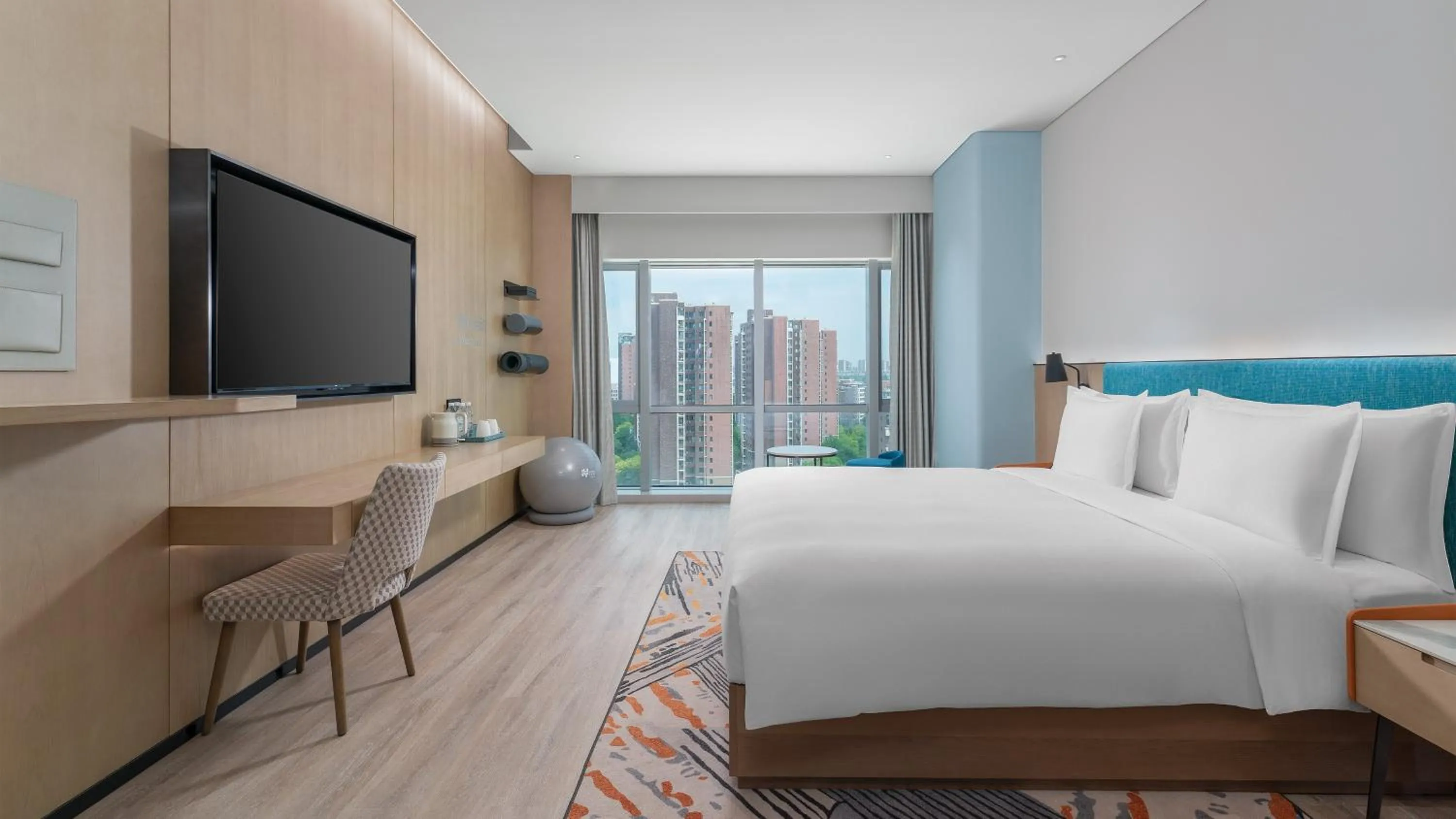 Photo of the whole room, Bed in EVEN Hotel Yinchuan Yuehai by IHG