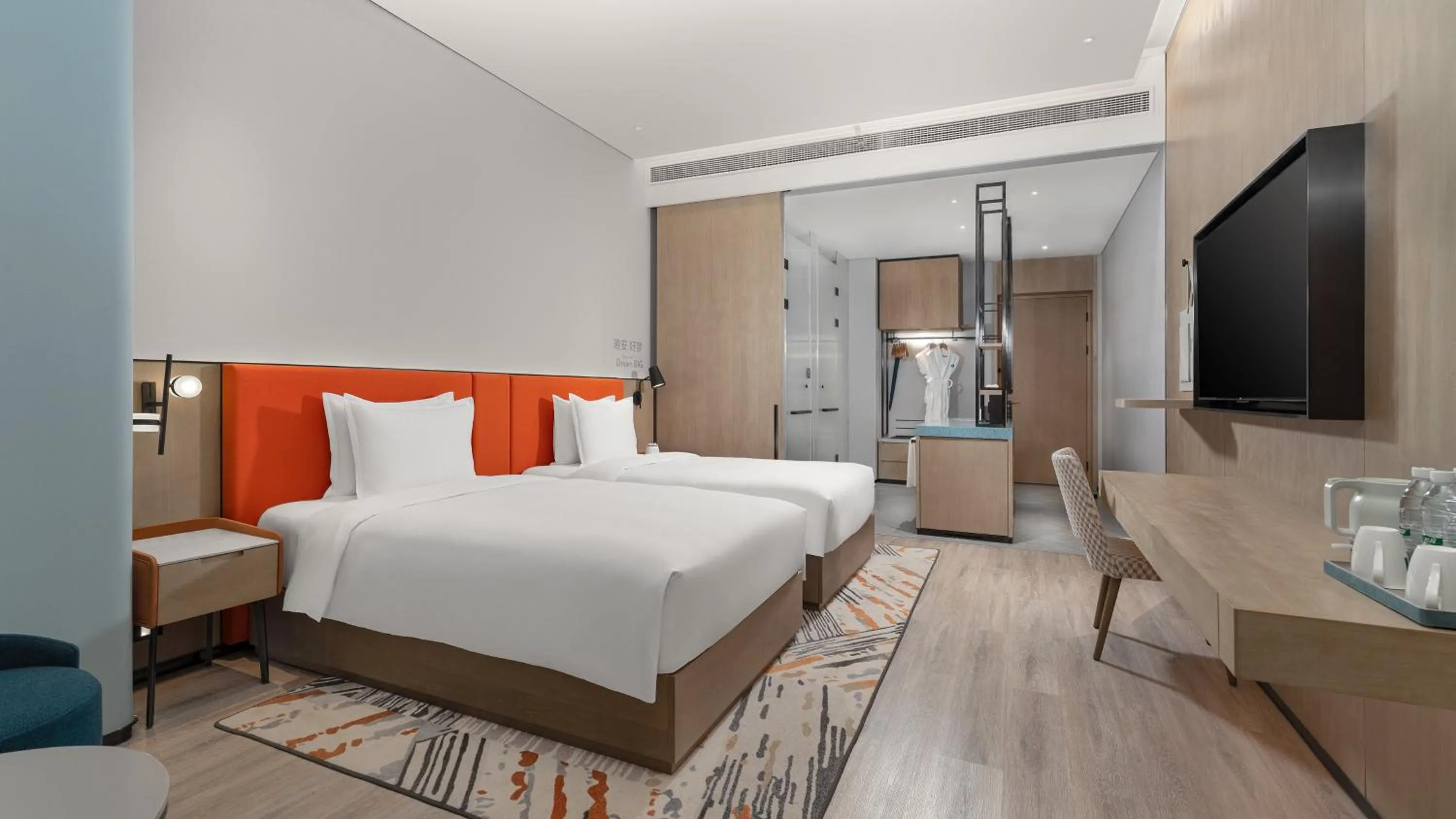 Photo of the whole room, Bed in EVEN Hotel Yinchuan Yuehai by IHG