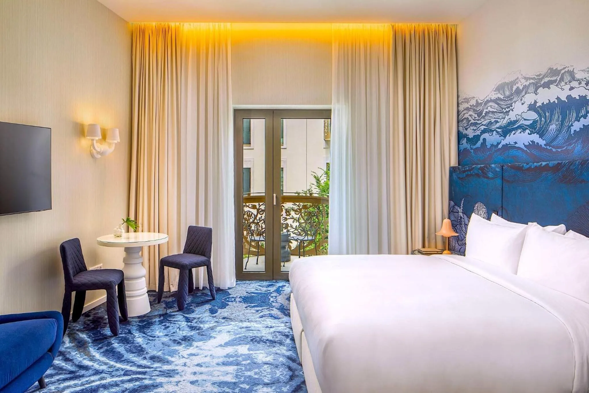 Photo of the whole room, Bed in Kimpton BEM Budapest by IHG