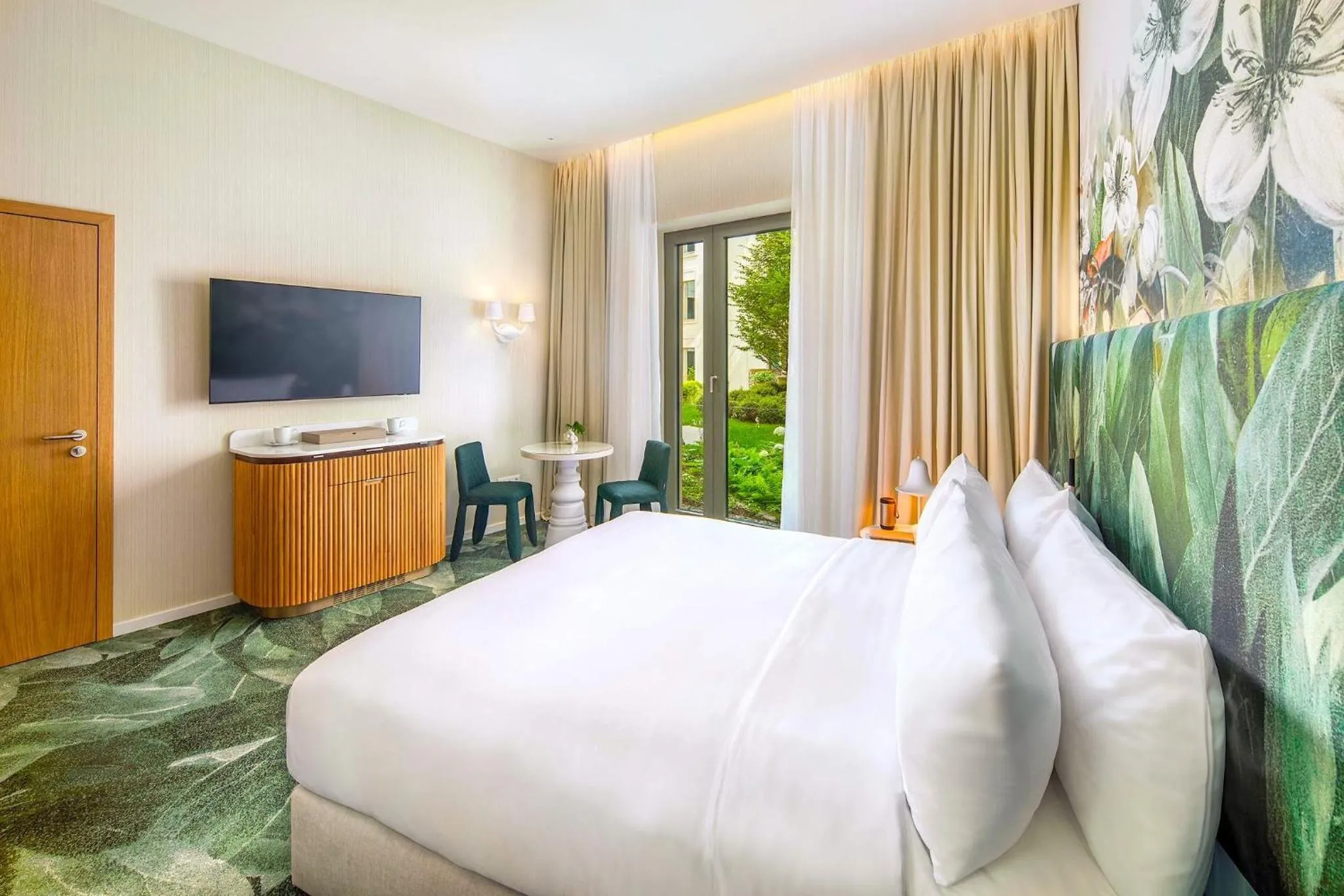 Photo of the whole room, Bed in Kimpton BEM Budapest by IHG