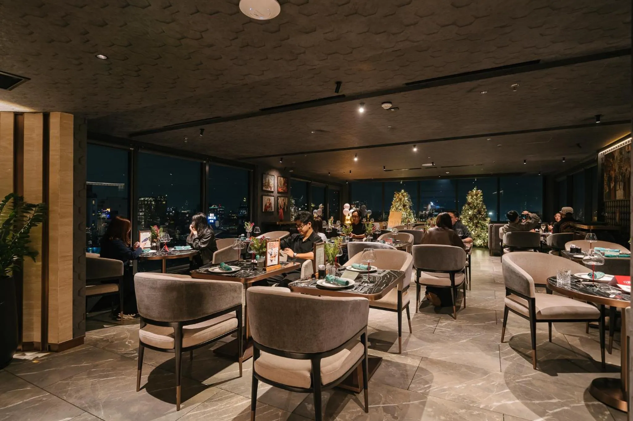 Restaurant/places to eat in CLASSYC Hotel