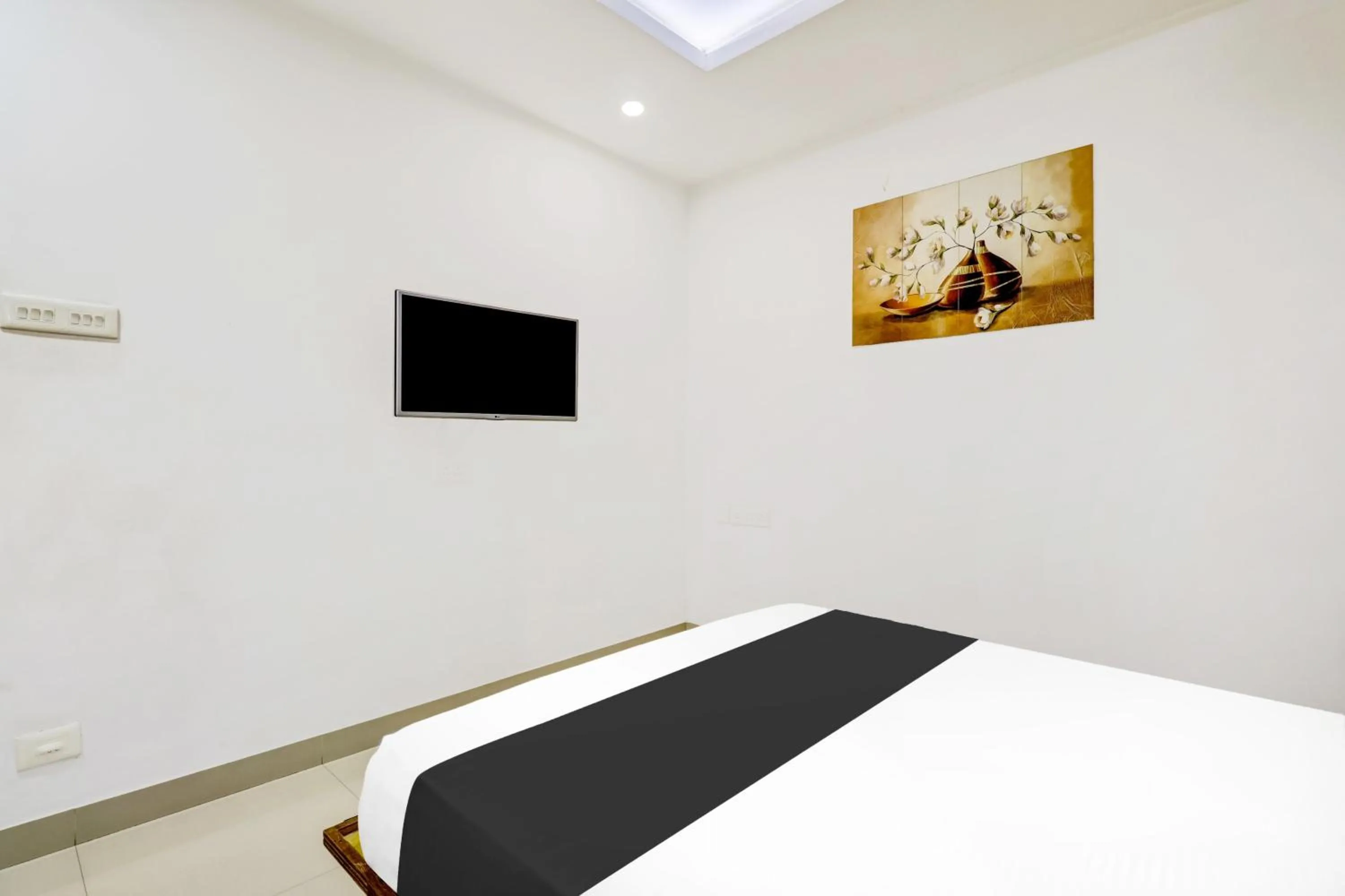 Bedroom, Bed in Super Hotel O Kazhakoottam Near AL SAJ Convention Centre