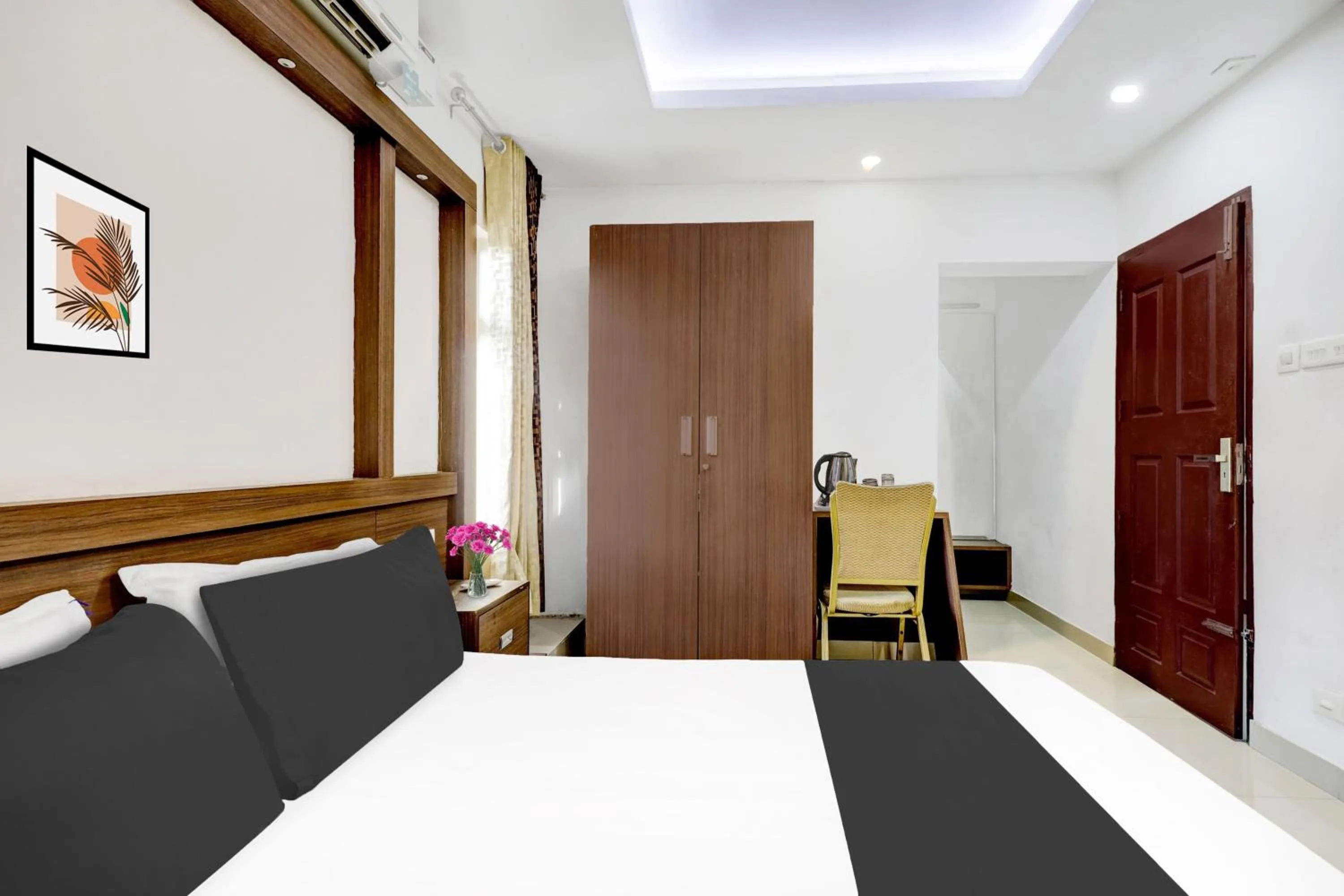 Bedroom, Bed in Super Hotel O Kazhakoottam Near AL SAJ Convention Centre