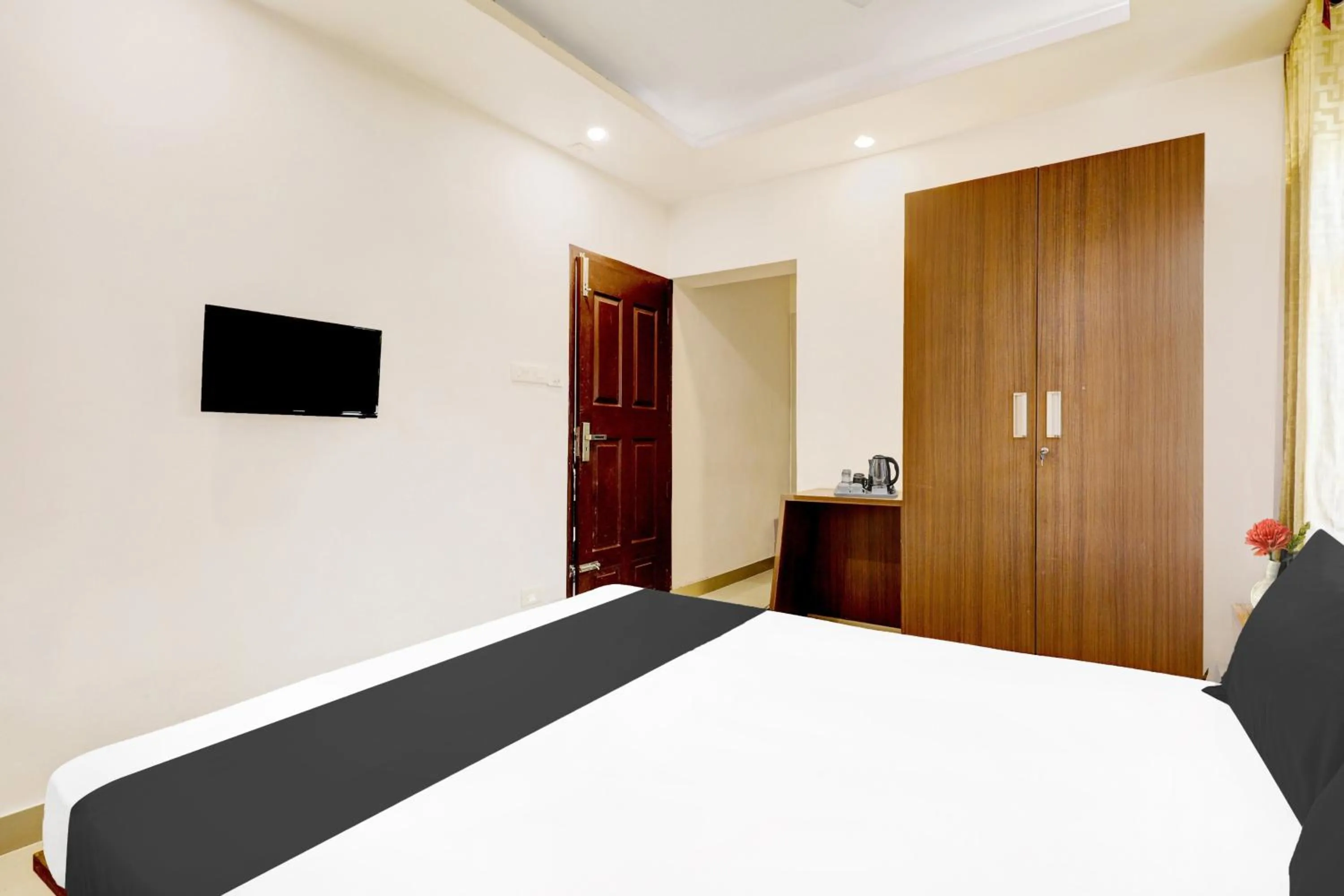 Bedroom, Bed in Super Hotel O Kazhakoottam Near AL SAJ Convention Centre