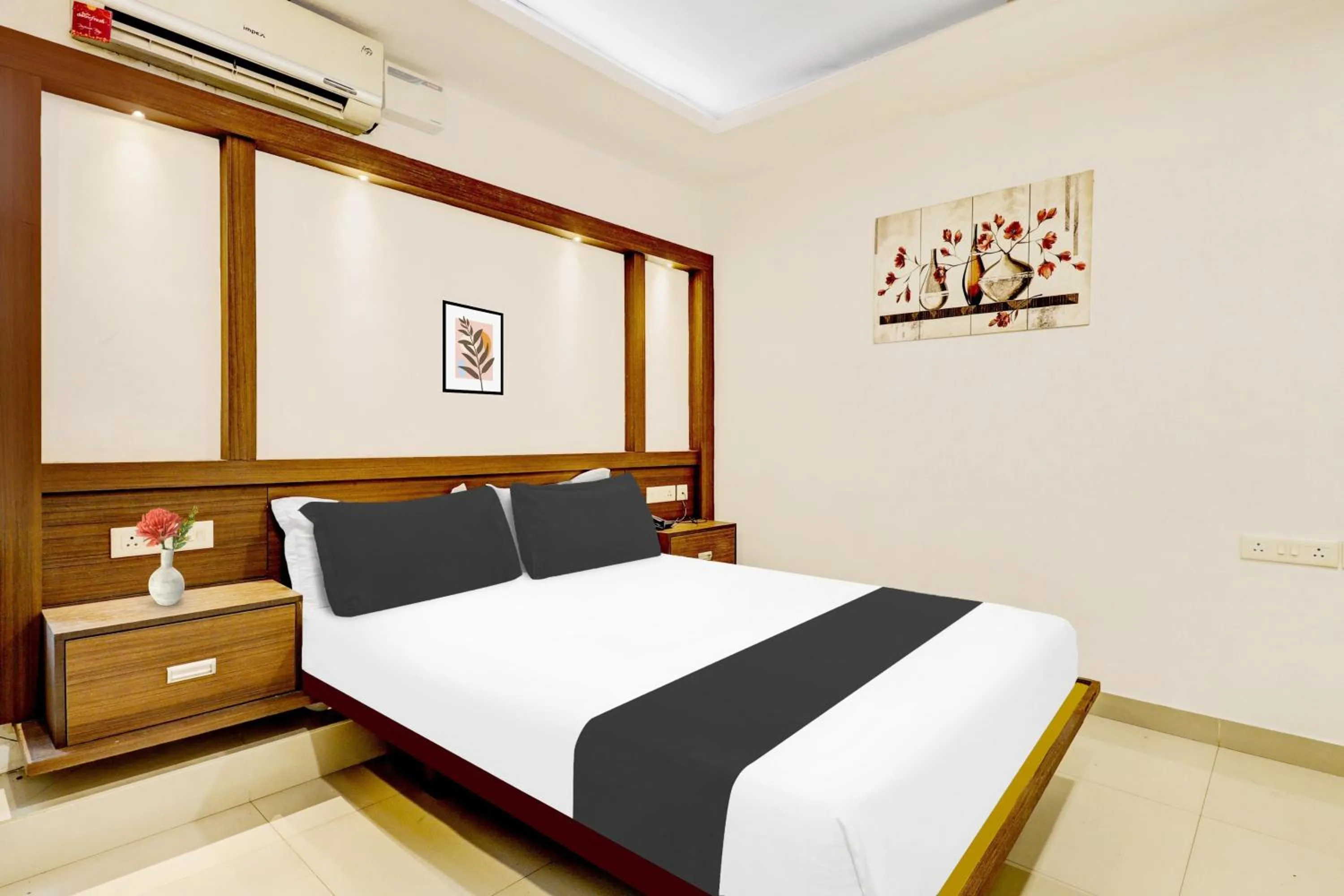 Bedroom, Bed in Super Hotel O Kazhakoottam Near AL SAJ Convention Centre