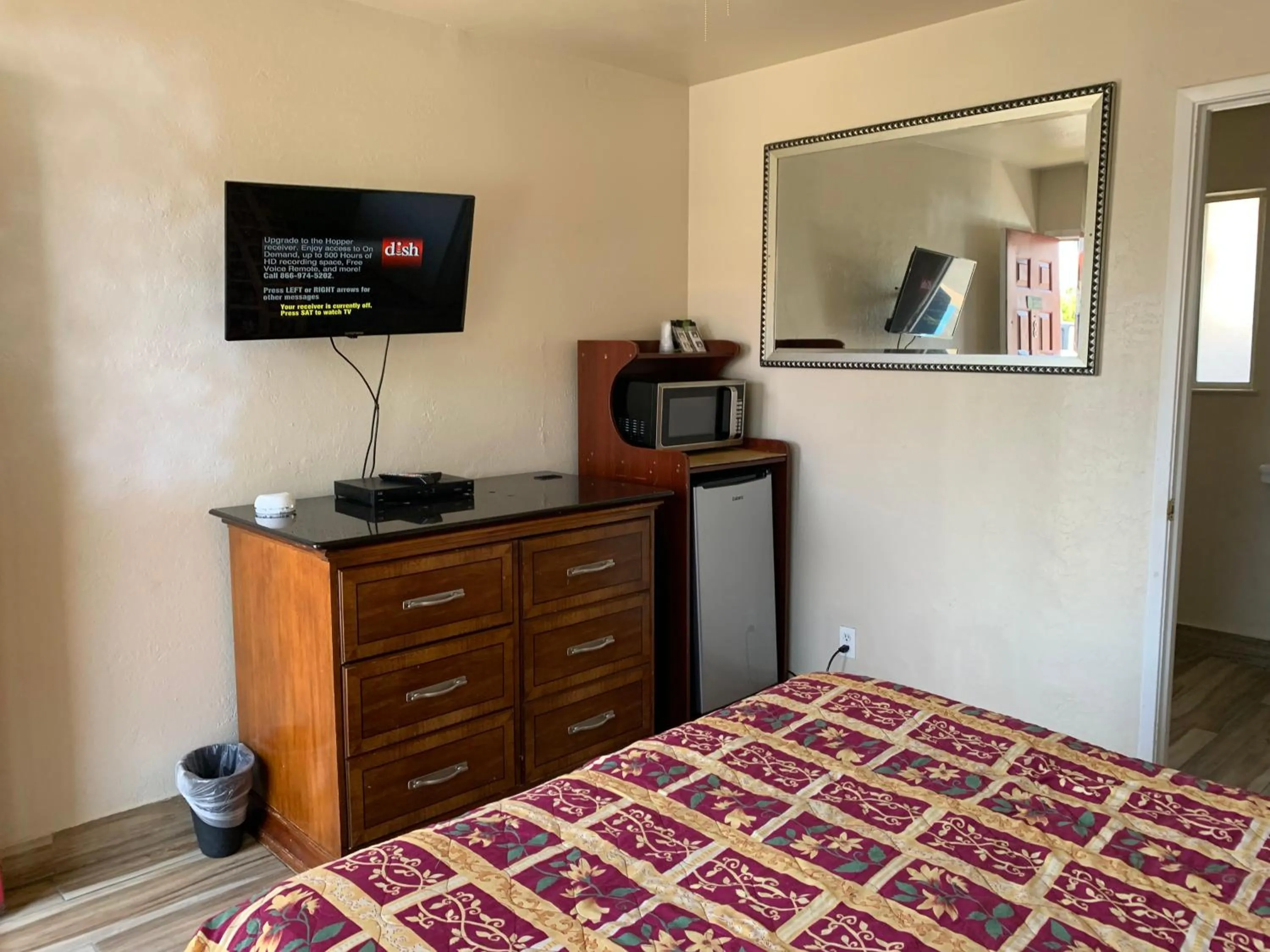 TV and multimedia, Bed in Jerry's Motel