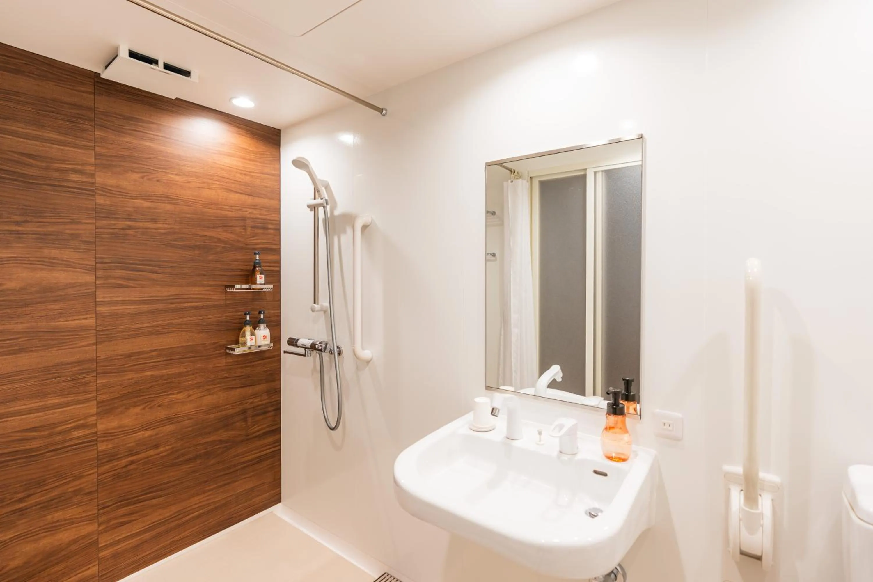 Shower in Grand Hostel LDK Odori Park