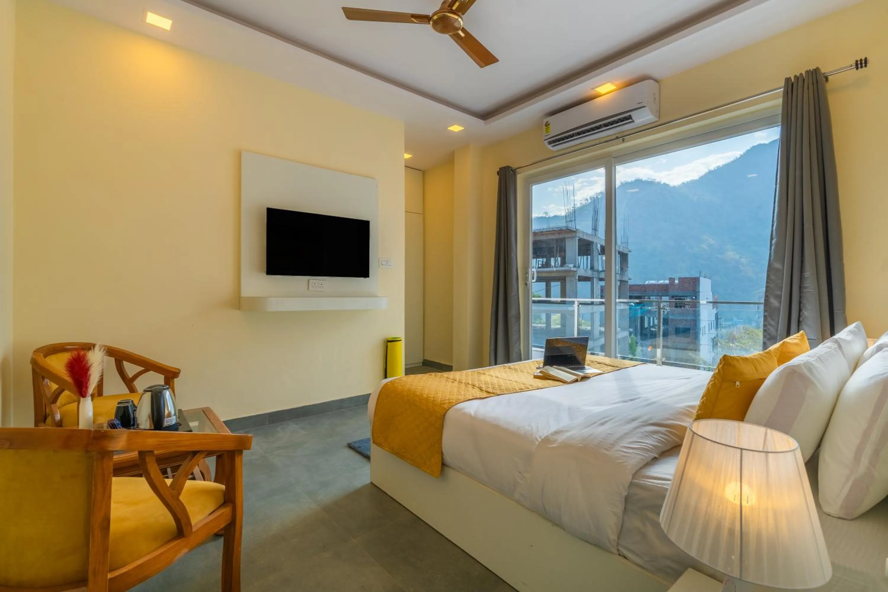 Photo of the whole room, Bed in The Social Stays Rishikesh