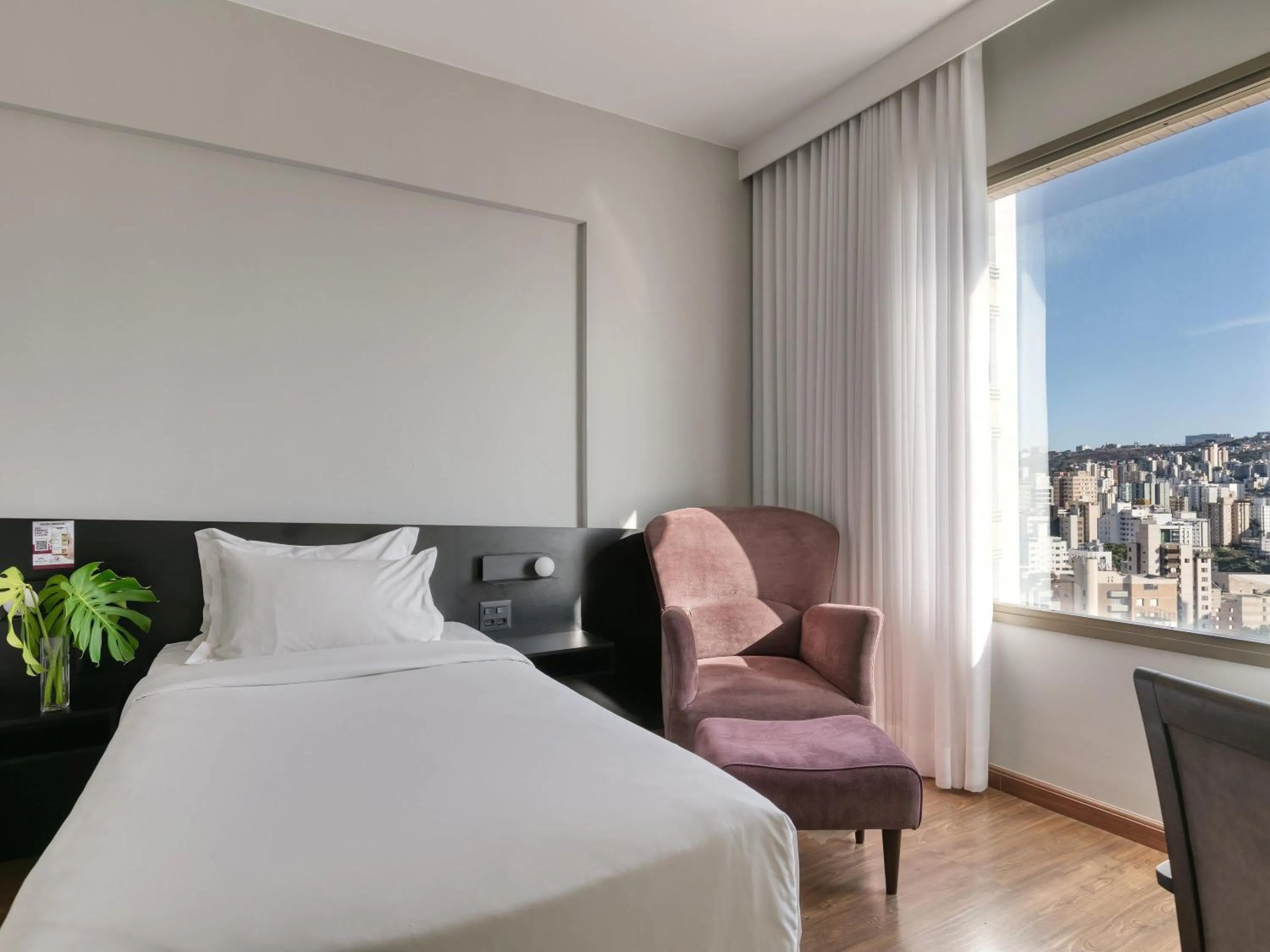 Bedroom, Bed in Mercure Belo Horizonte Lourdes