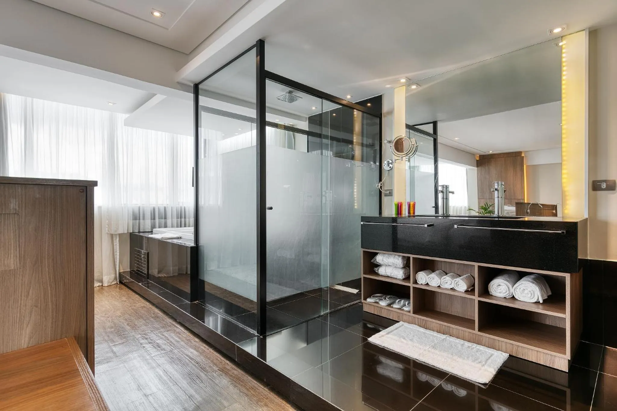 Shower in Mercure Belo Horizonte Lourdes