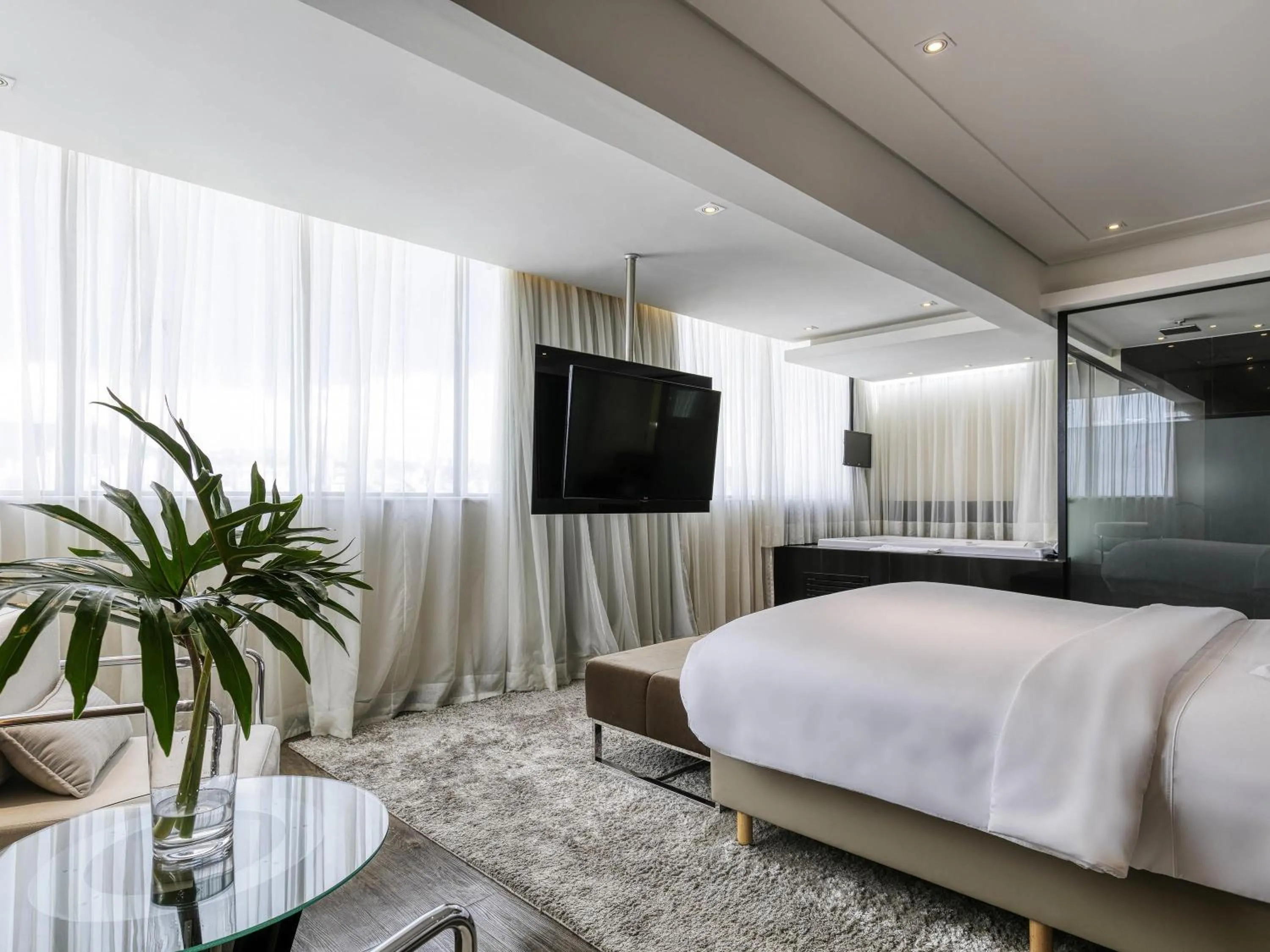 Photo of the whole room, Bed in Mercure Belo Horizonte Lourdes