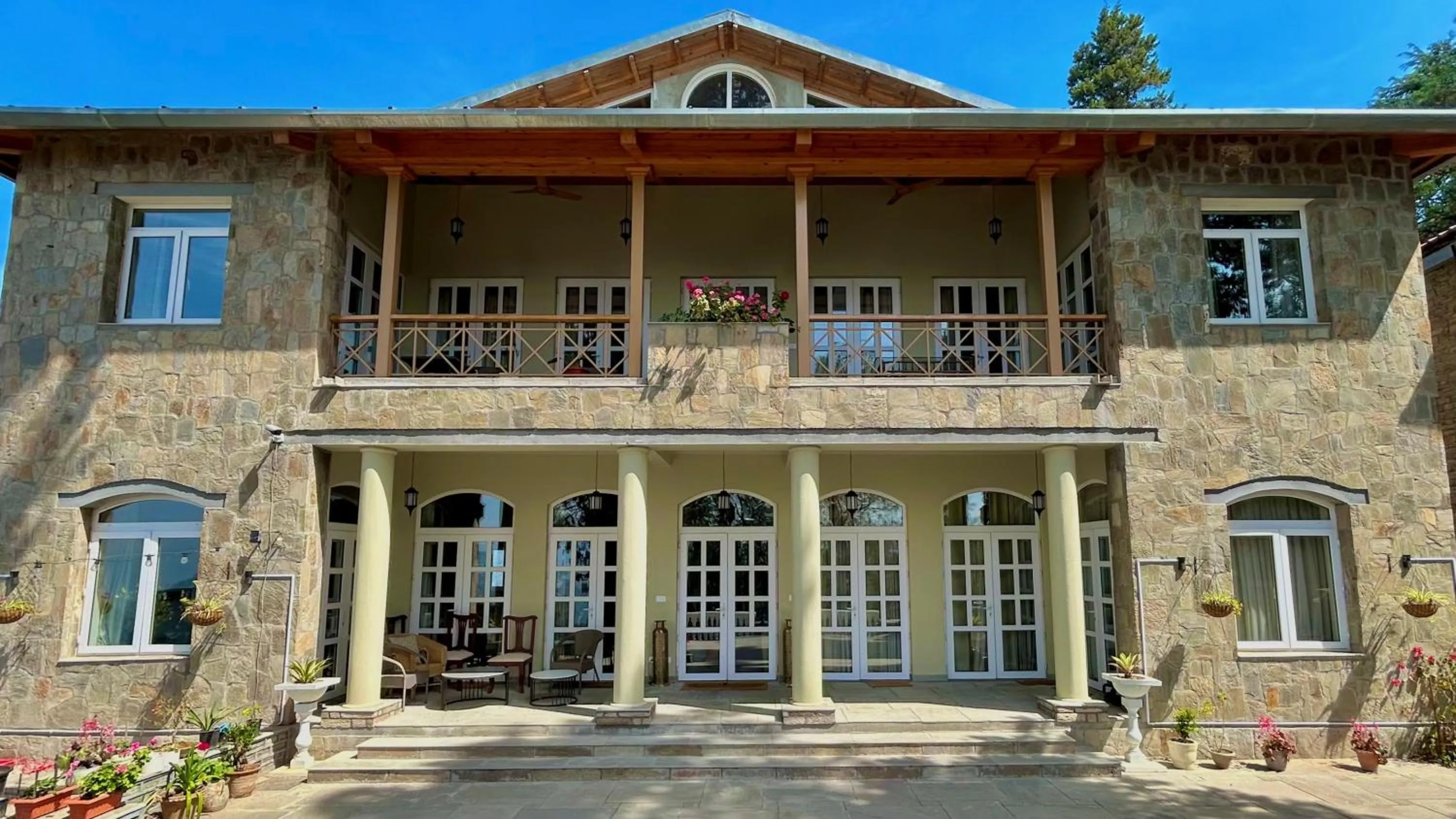 Property building in The Magnolia Lodge