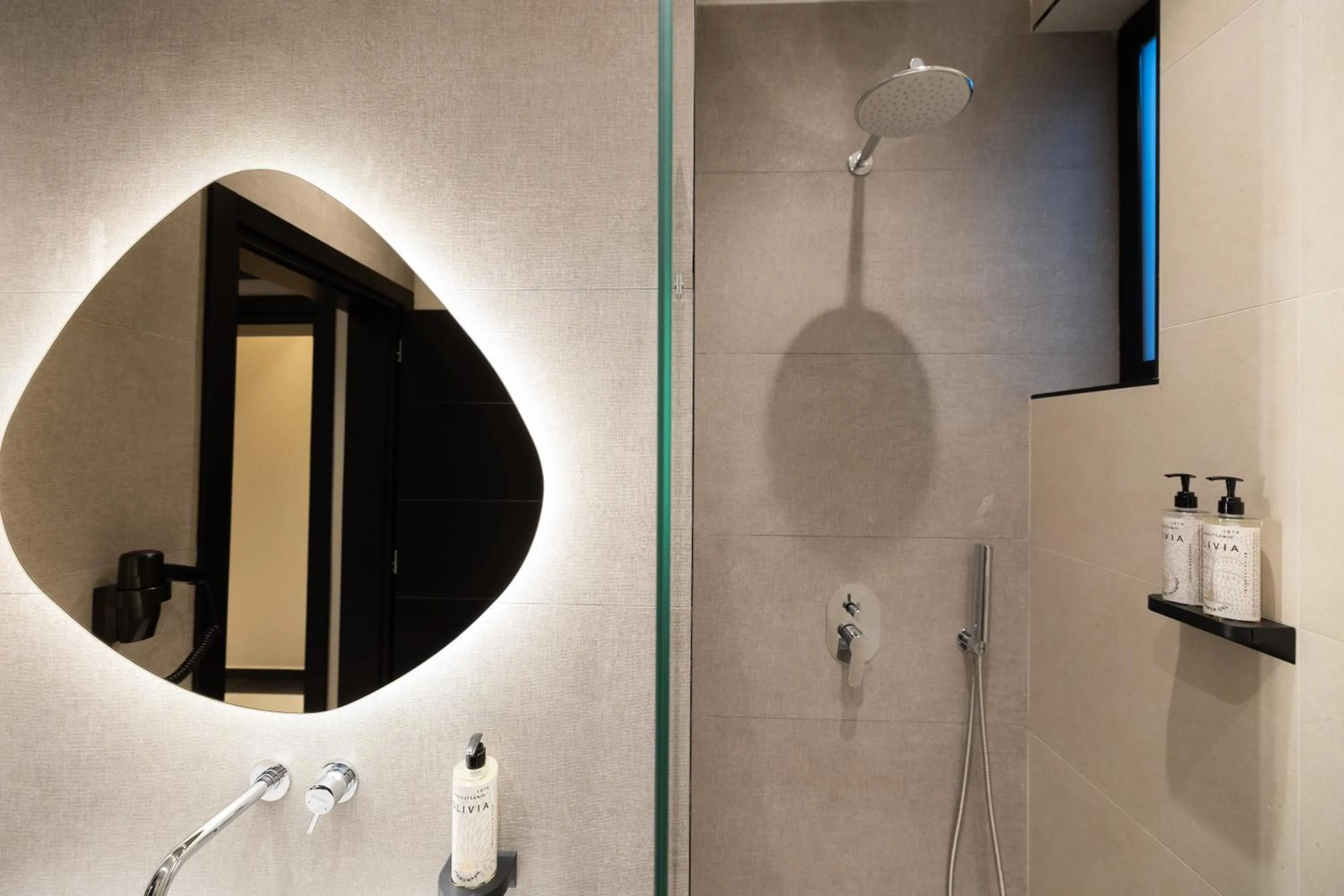 Shower in Hotel Beke