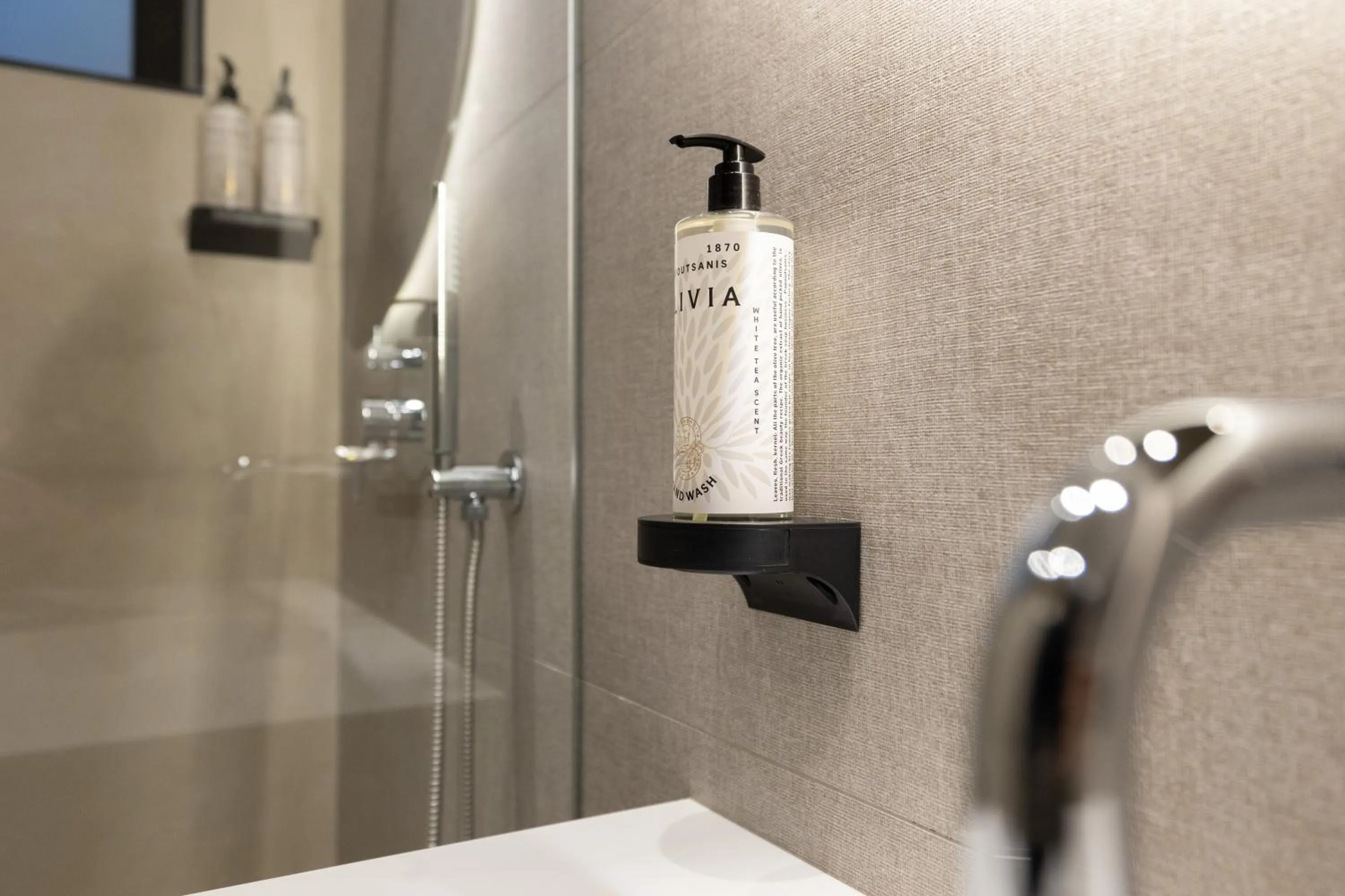 Shower in Hotel Beke